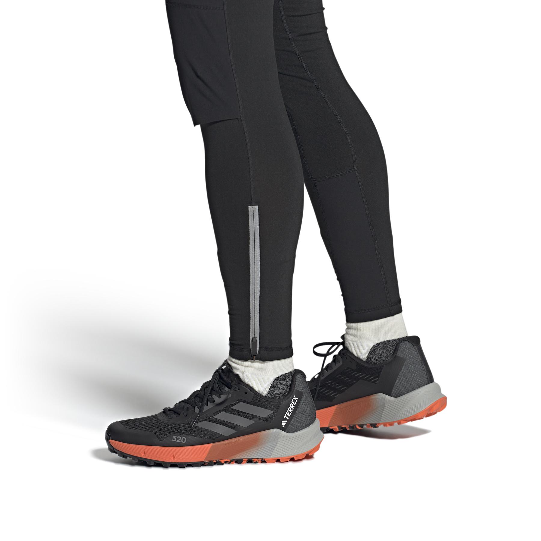 product/a/d/adidas_ig8018_10_footwear_on_model_front_view_white.jpg