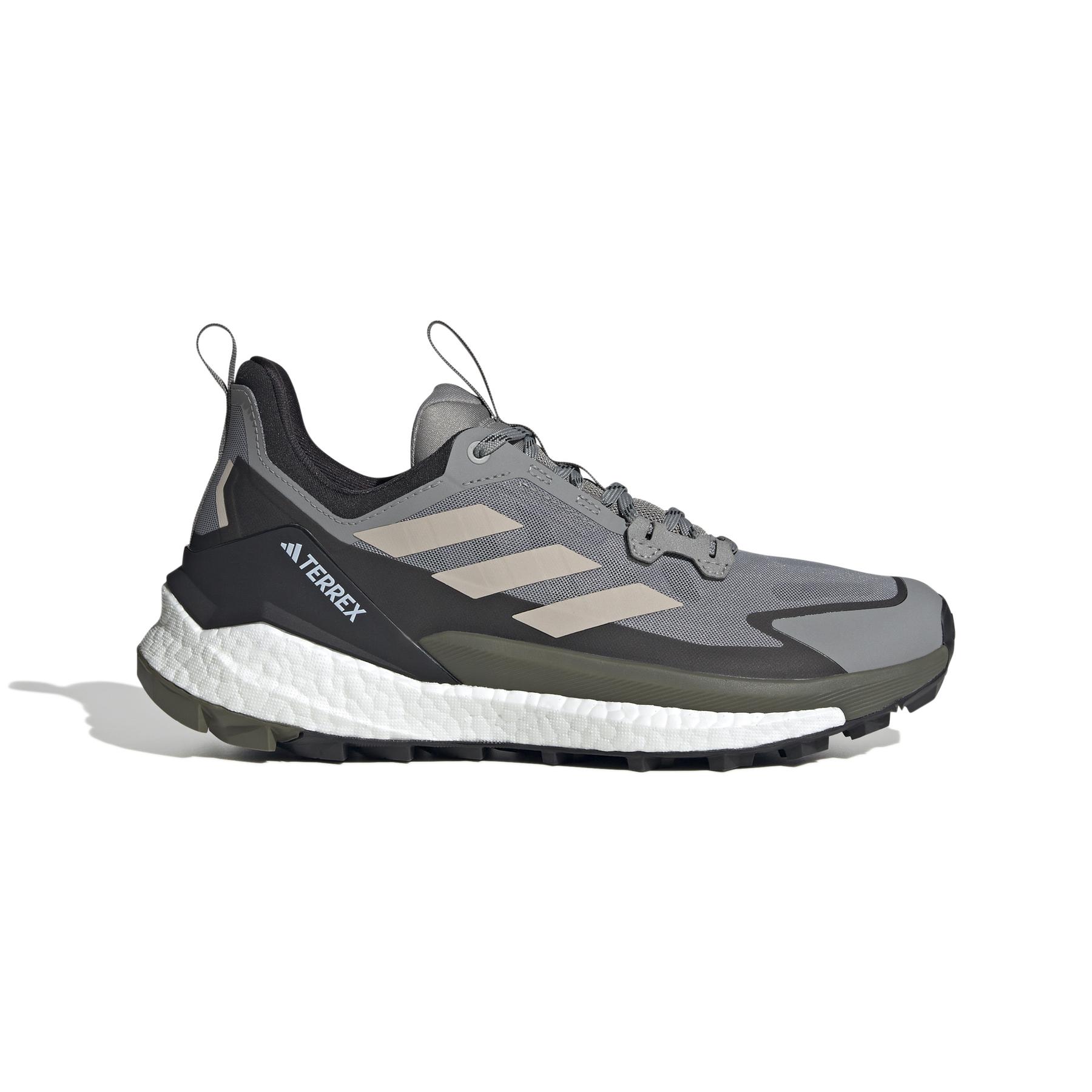 product/a/d/adidas_ig8881_1_footwear_photography_side_lateral_center_view_white.jpg
