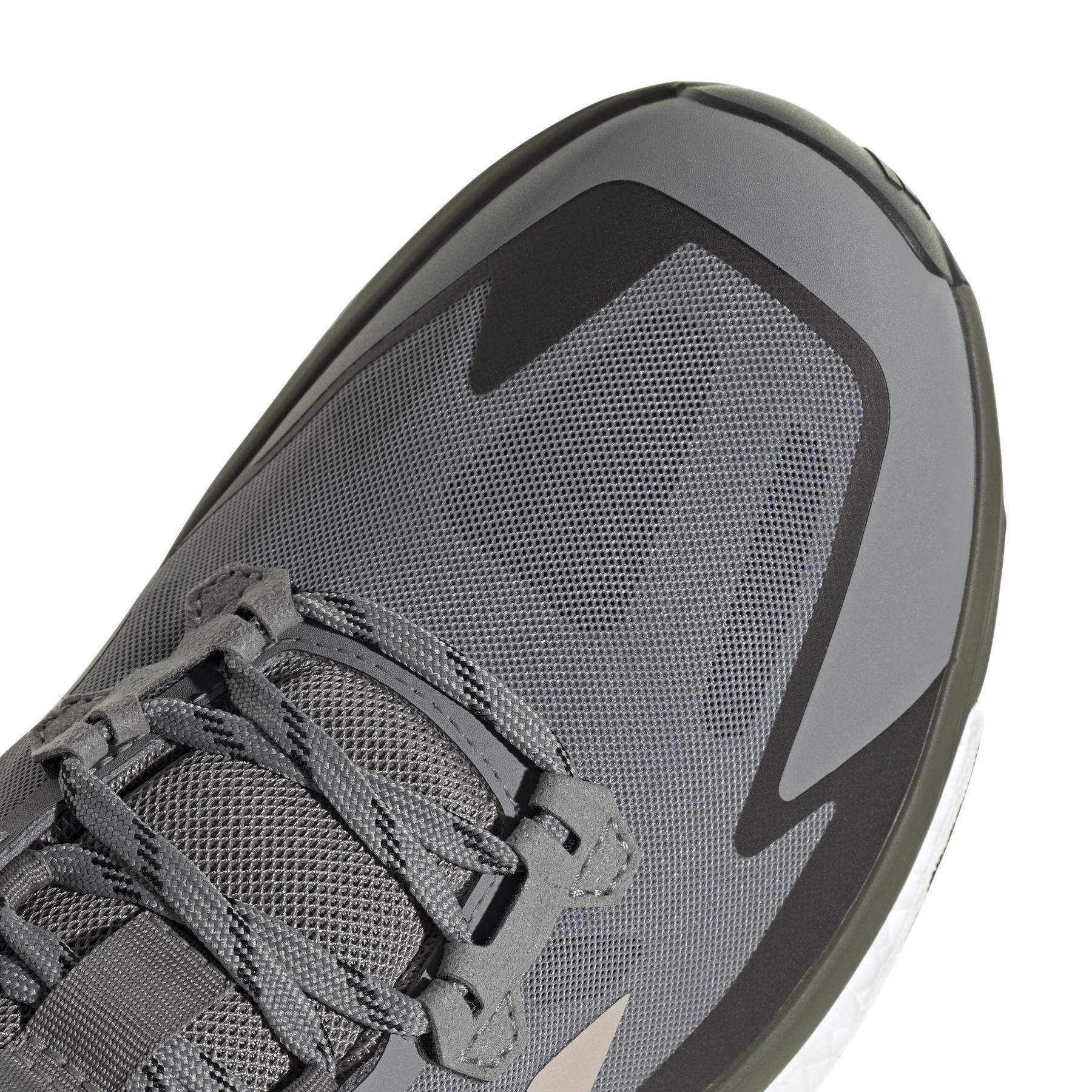 product/a/d/adidas_ig8881_8_footwear_photography_detail_view_1_white.jpg