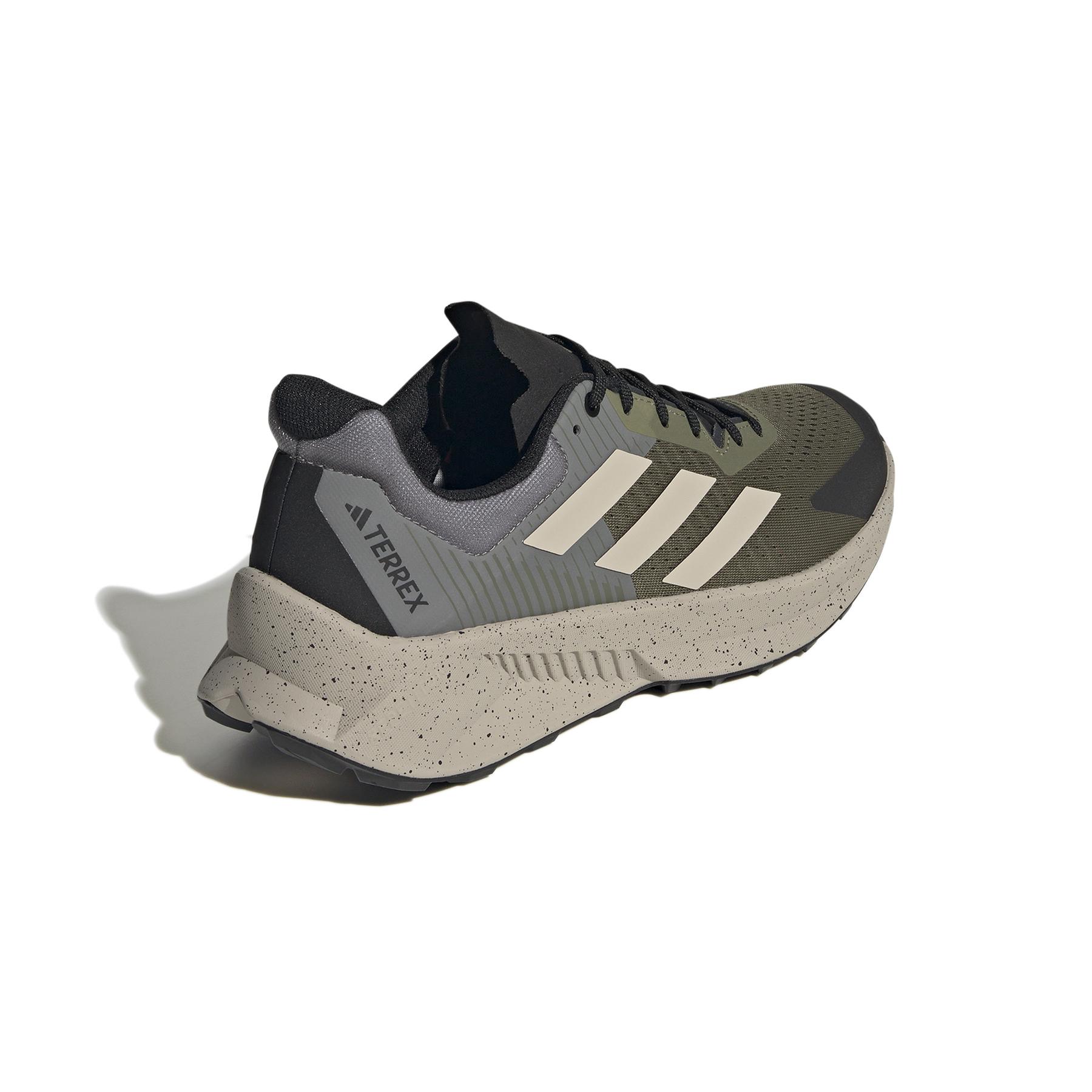 product/a/d/adidas_ig8923_7_footwear_photography_back_lateral_top_view_white.jpg