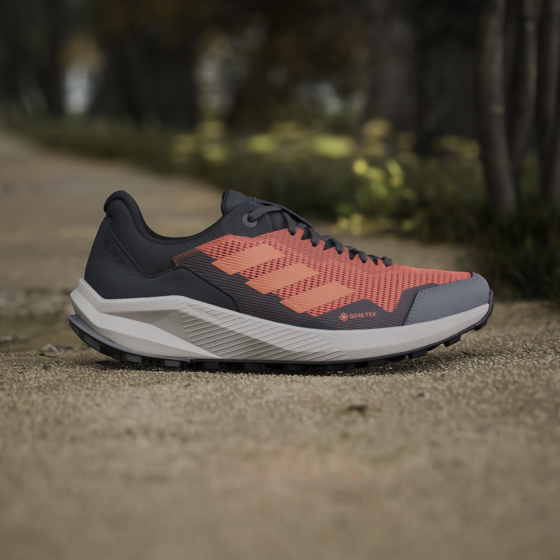 product/a/d/adidas_ig8930_16_footwear_photography_heromrktng_view_3.jpg
