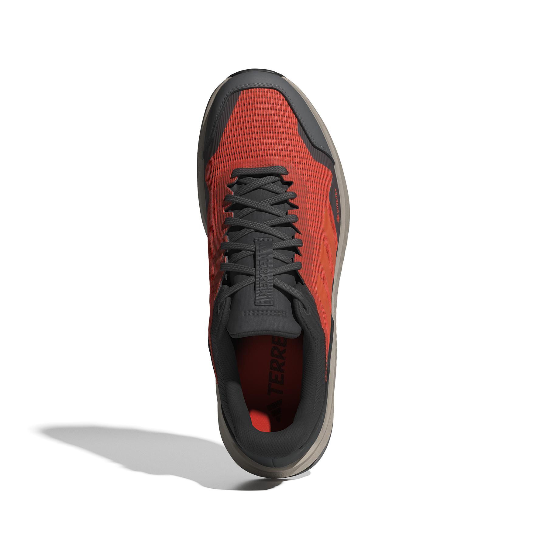 product/a/d/adidas_ig8930_3_footwear_photography_top_portrait_view_white.jpg