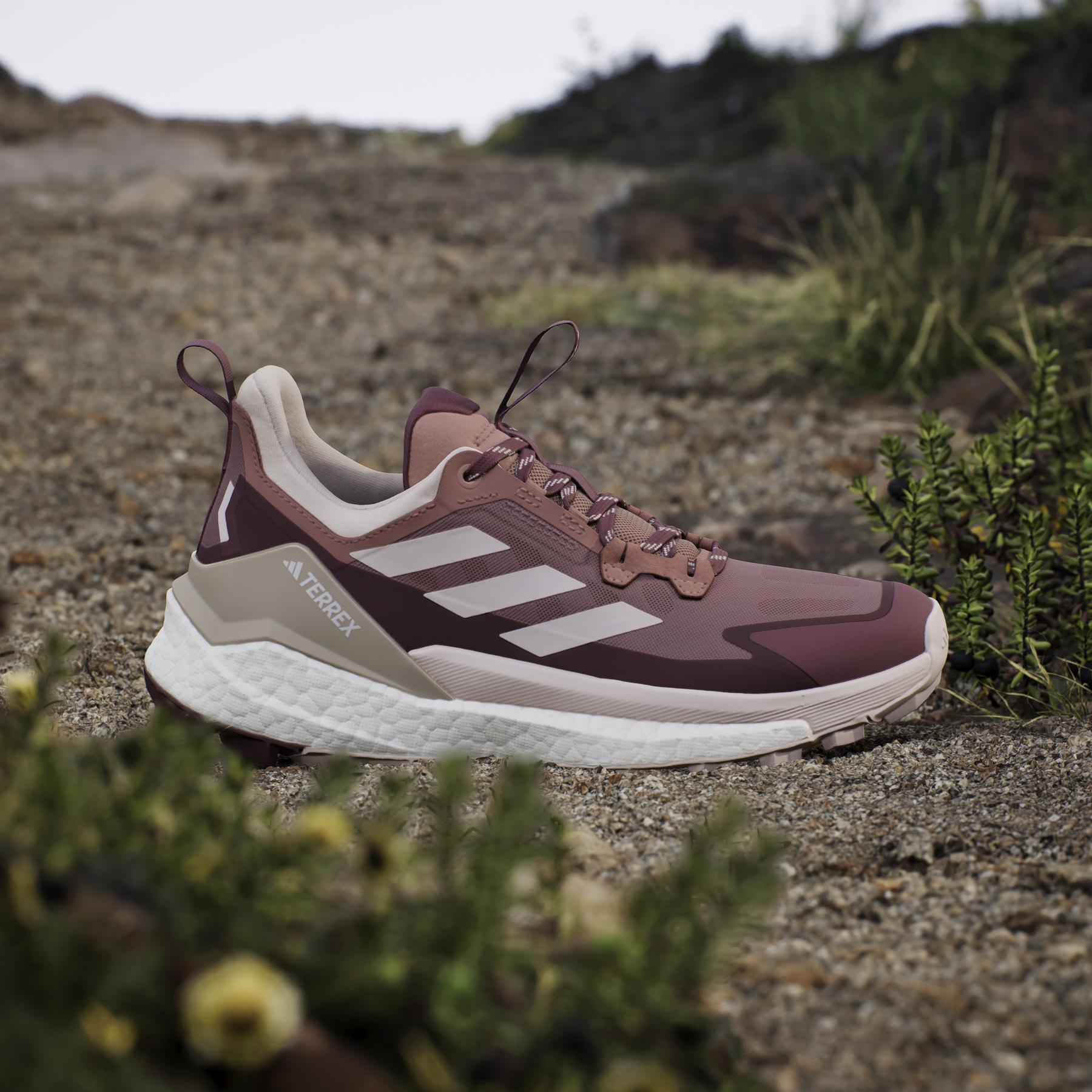 product/a/d/adidas_ih0614_16_footwear_photography_heromrktng_view_3-nw091625.jpg