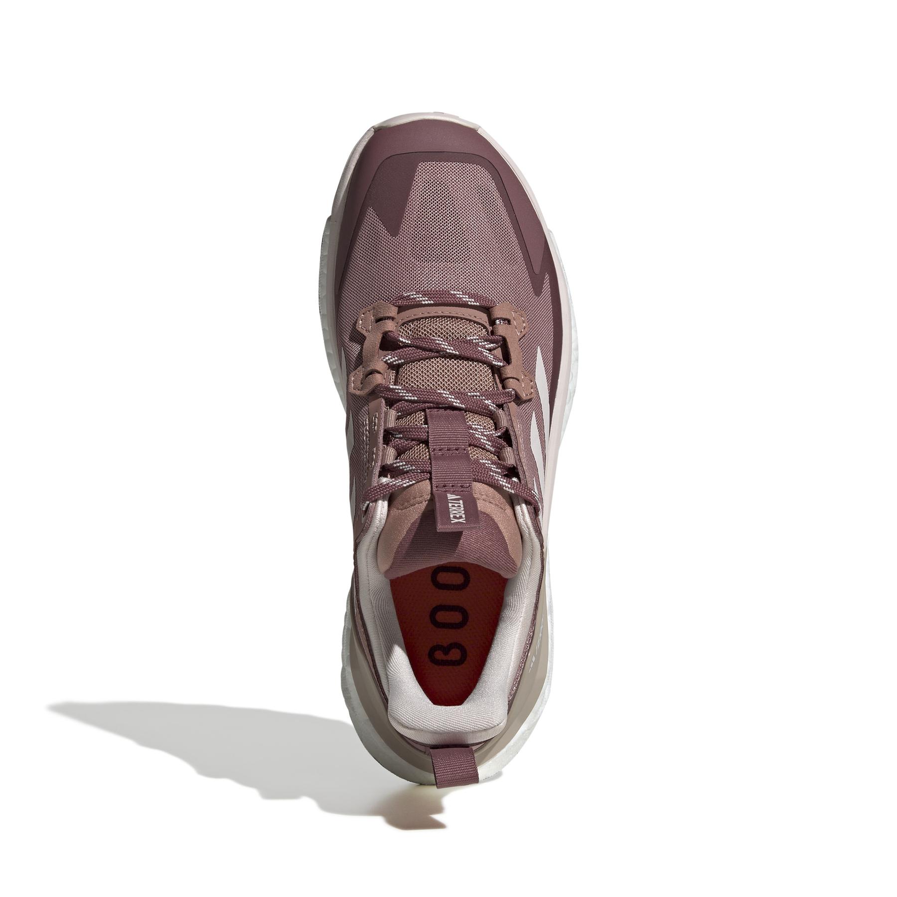 product/a/d/adidas_ih0614_3_footwear_photography_top_portrait_view_white-nw091625.jpg