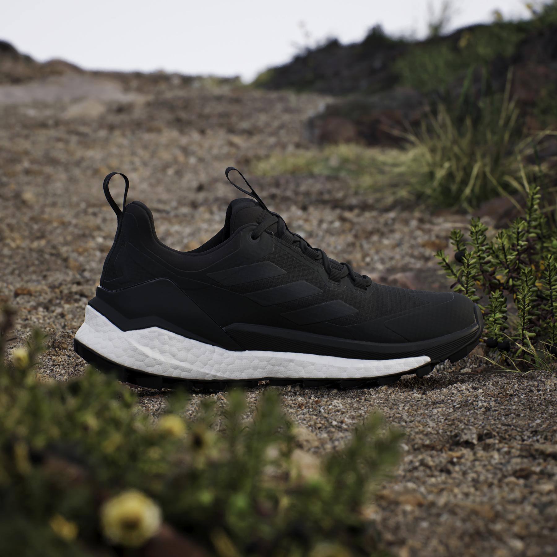 product/a/d/adidas_ih0671_18_footwear_photography_heromrktng_view_3.jpg