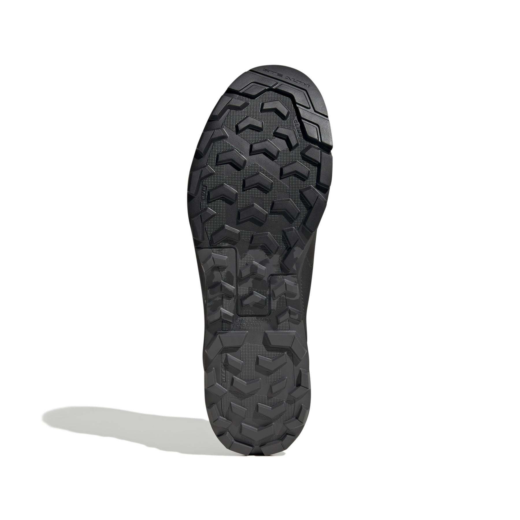 product/a/d/adidas_ih1090_4_footwear_photography_bottom_view_white-nw091625.jpg