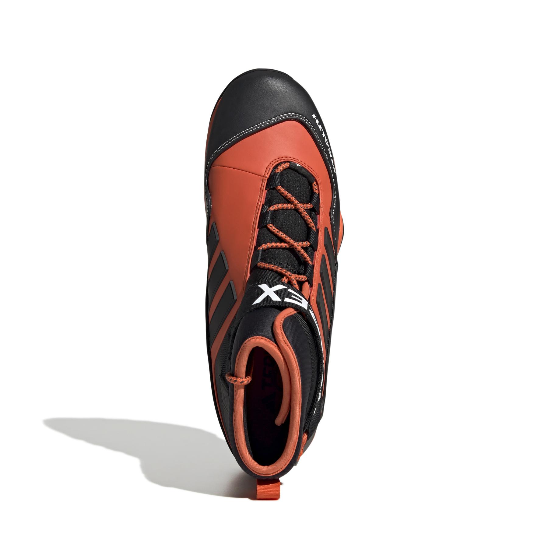 product/a/d/adidas_ih2865_3_footwear_photography_top_portrait_view_white.jpg
