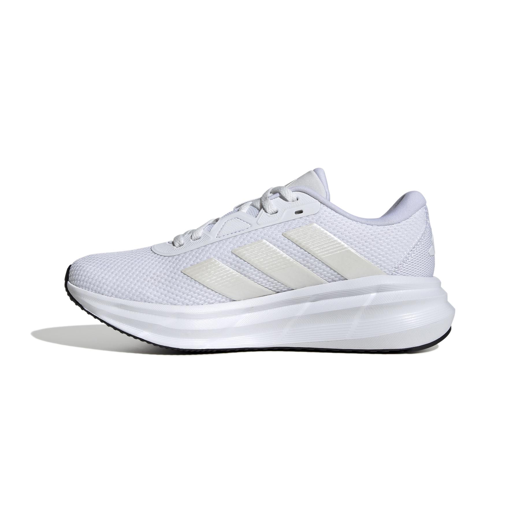 product/a/d/adidas_ih3662_5_footwear_photography_side_medial_center_view_white.jpg