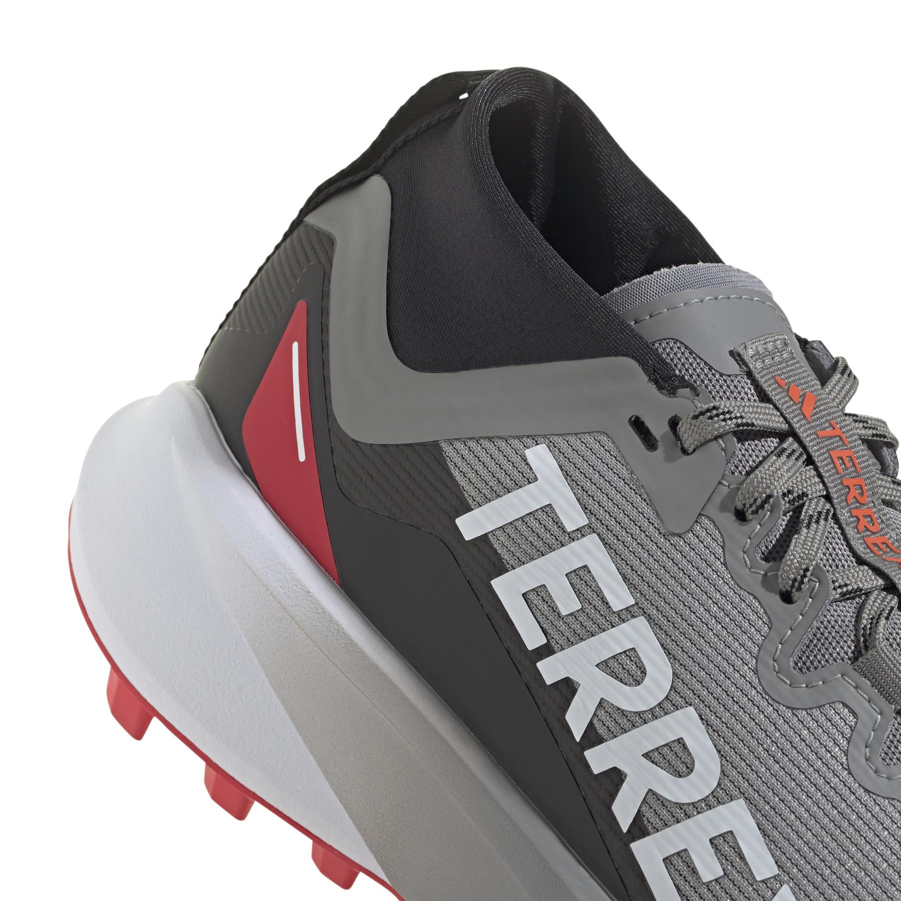 product/a/d/adidas_ih3776_9_footwear_photography_detail_view_2_white-nw091625.jpg