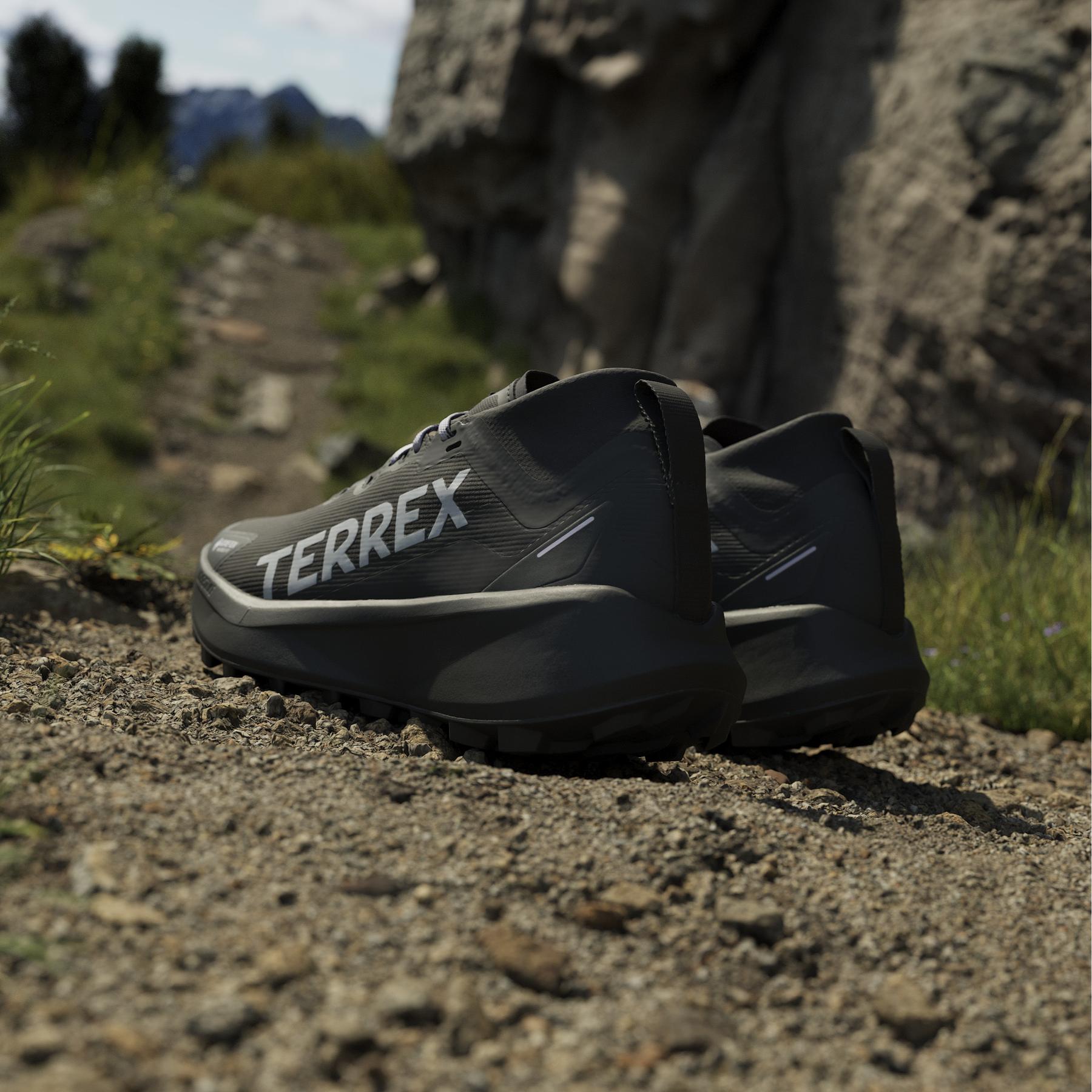 product/a/d/adidas_ih5358_21_footwear_photography_heromrktng_view_6-nw091625.jpg