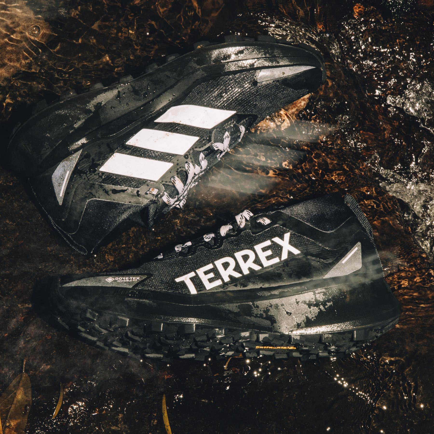 product/a/d/adidas_ih5358_27_footwear_photography_heromrktng_view_1-nw091625.jpg