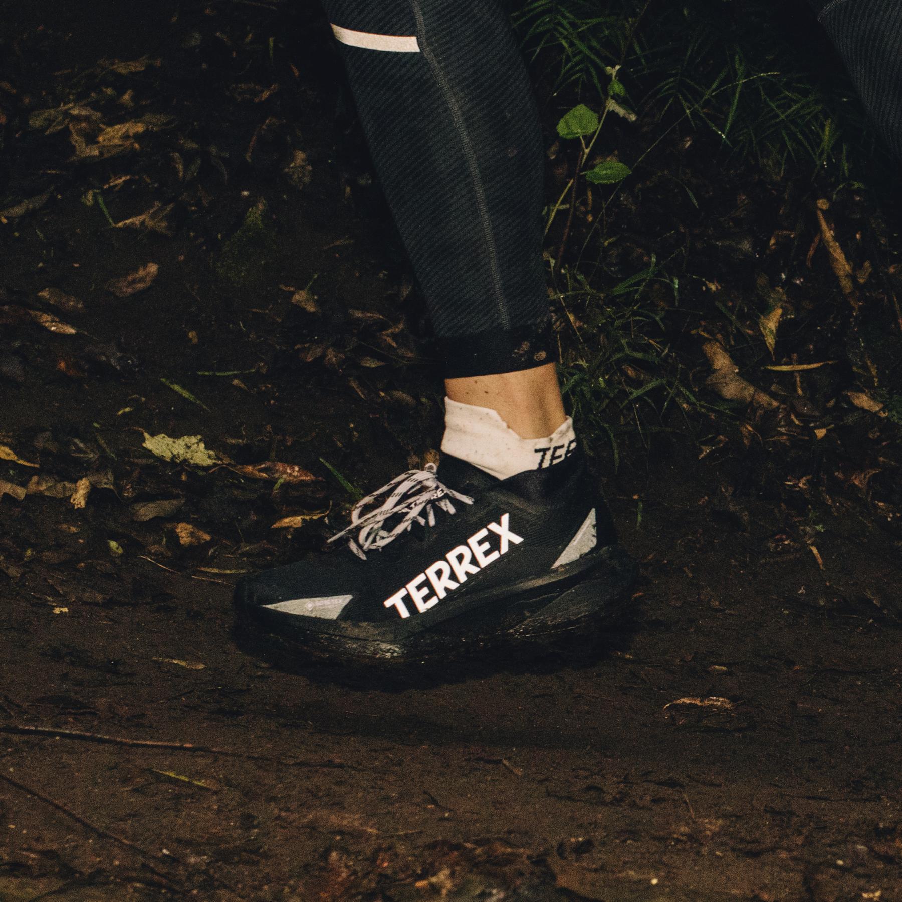product/a/d/adidas_ih5358_32_footwear_photography_heromrktng_view_4-nw091625.jpg