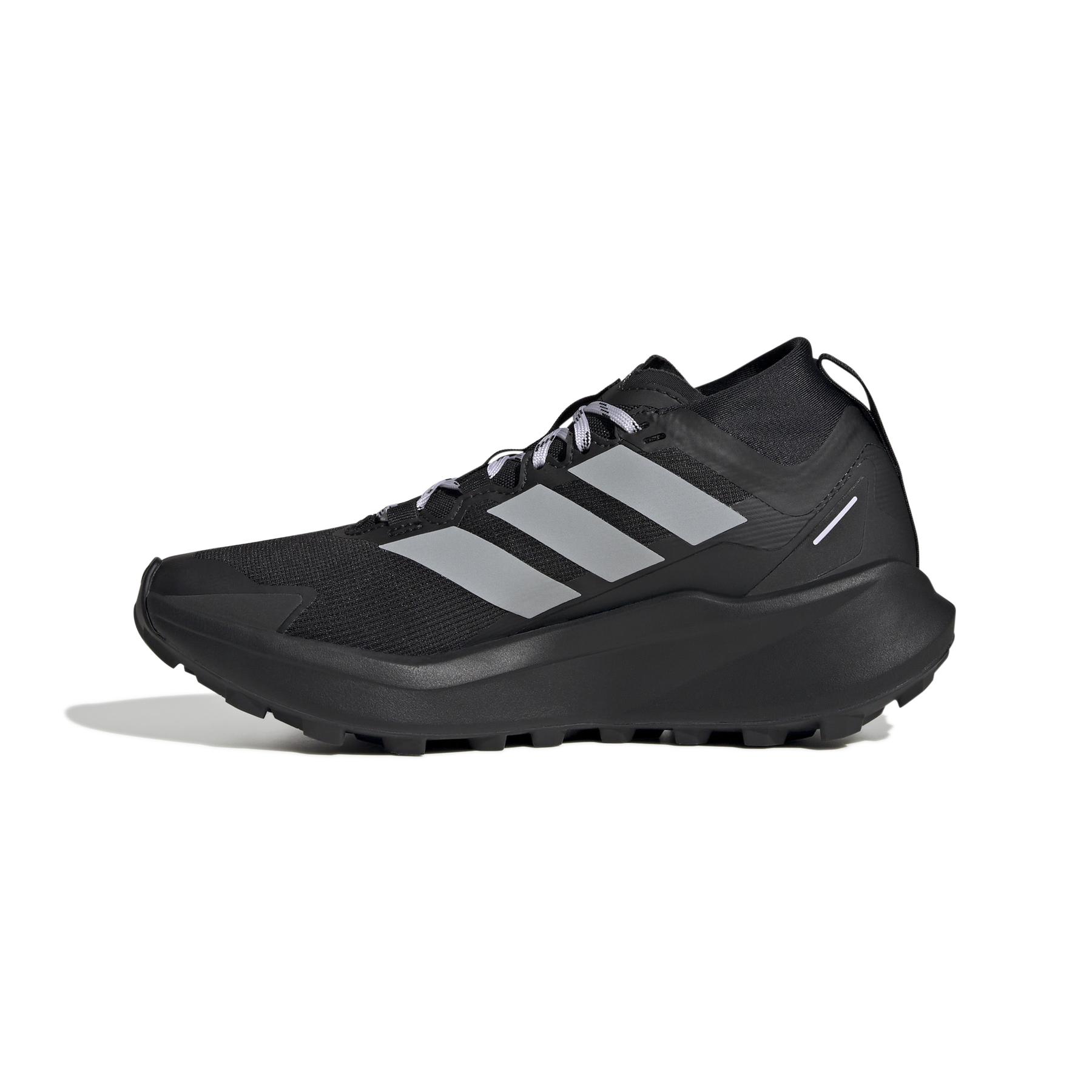 product/a/d/adidas_ih5358_5_footwear_photography_side_medial_center_view_white-nw091625.jpg