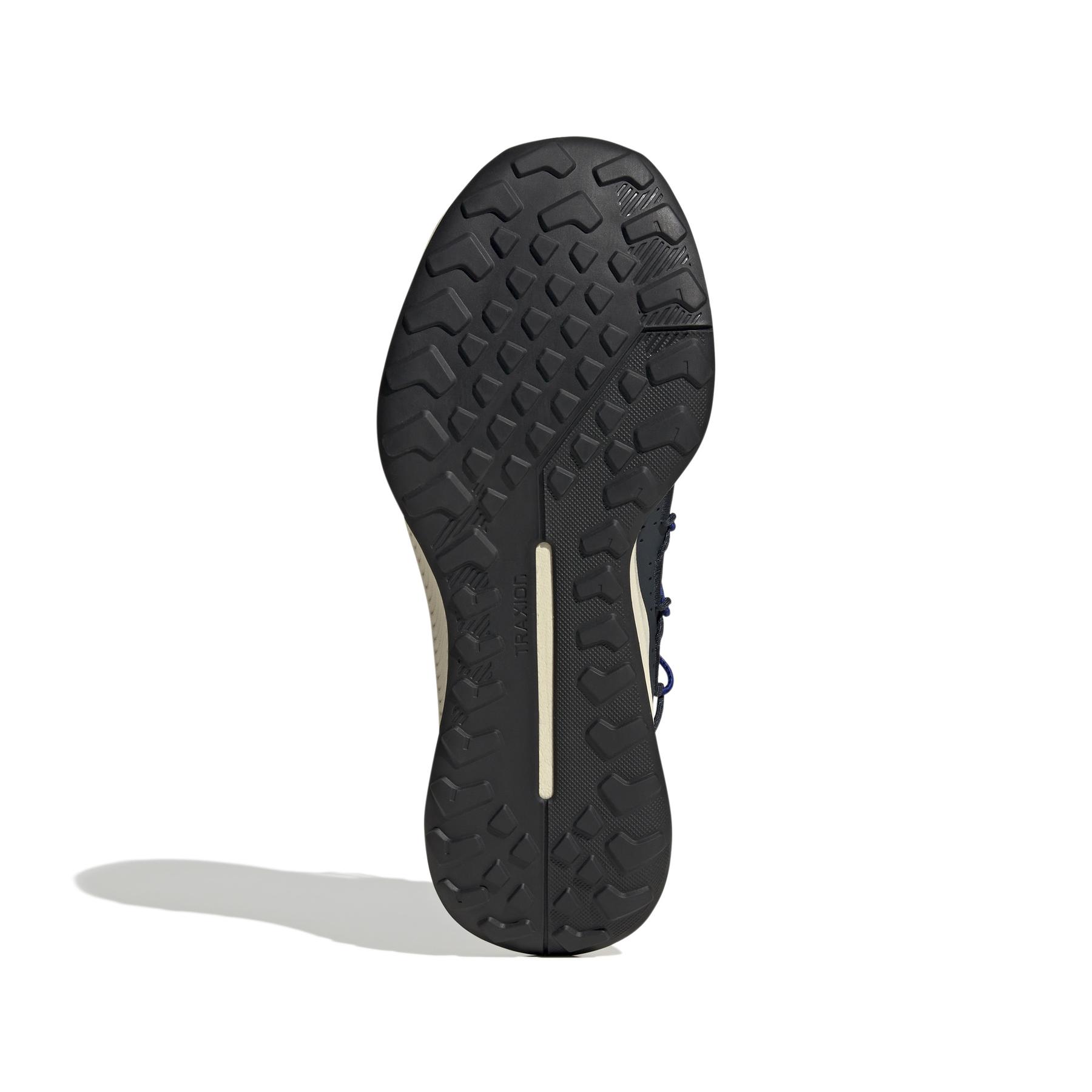 product/a/d/adidas_ih6114_4_footwear_photography_bottom_view_white-nw091625.jpg