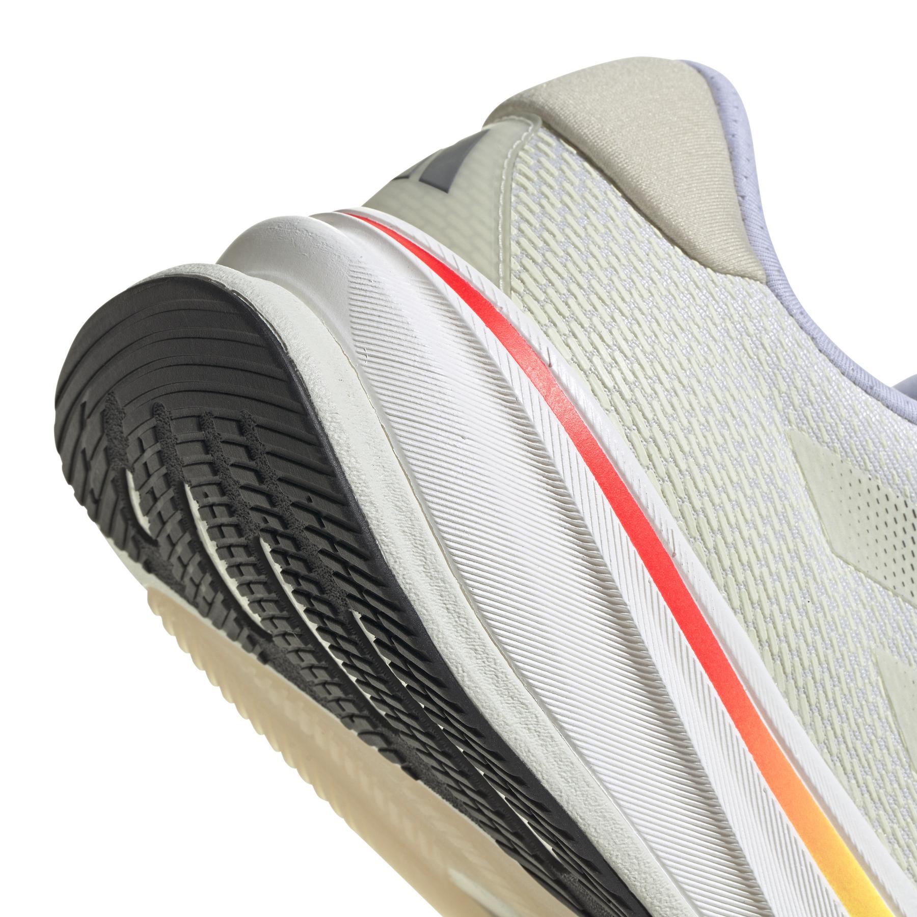 product/a/d/adidas_ih7613_8_footwear_photography_detail_view_1_white-nw040524x.jpg