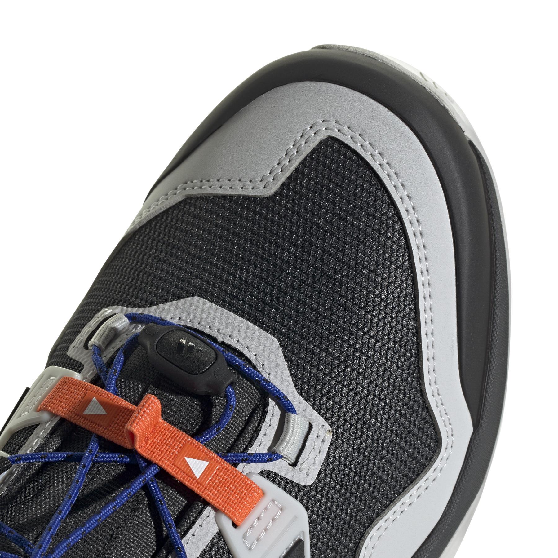 product/a/d/adidas_jh6385_9_footwear_photography_detail_view_2_white-nw091625.jpg