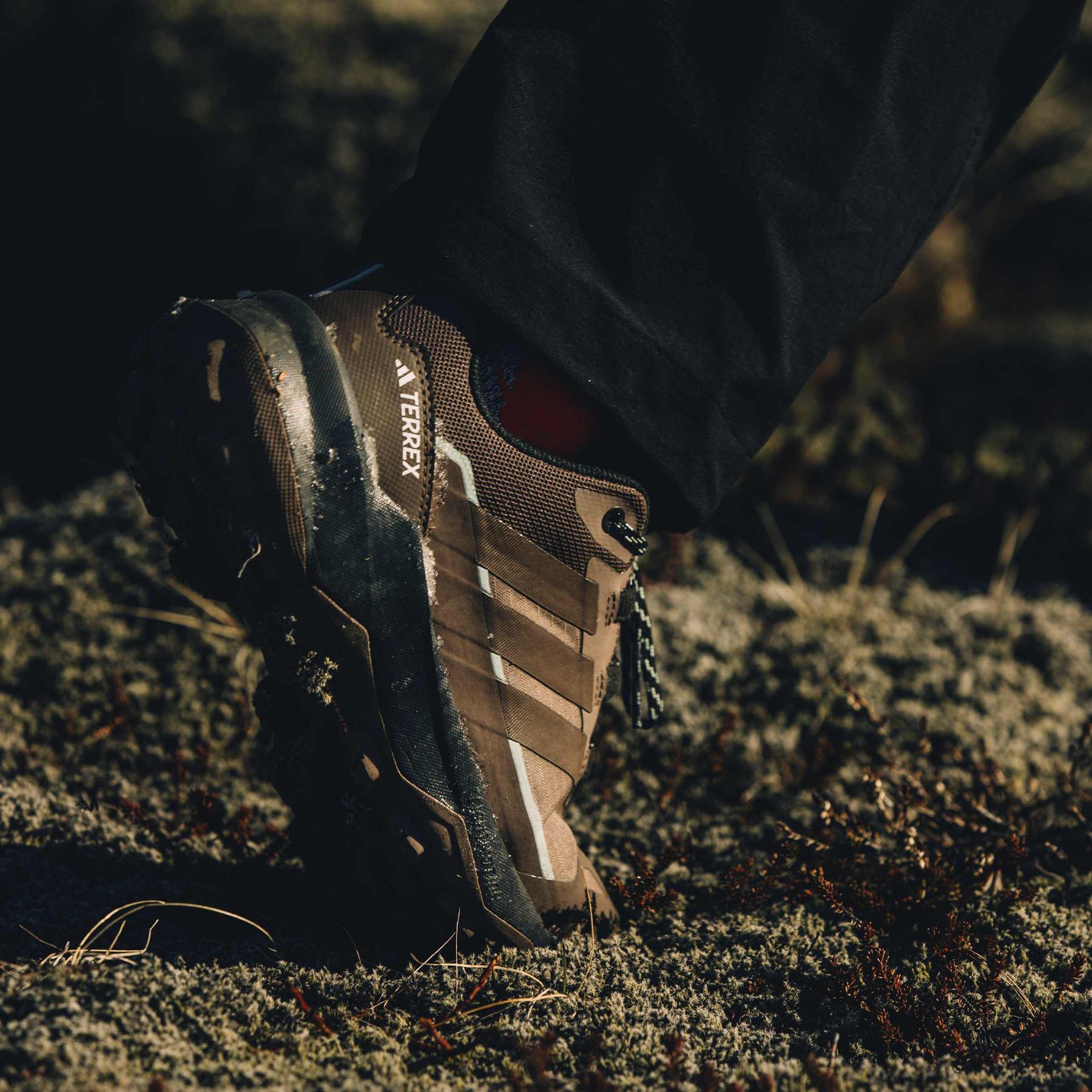 product/a/d/adidas_jh7806_14_footwear_photography_heromrktng_view_3-nw091625.jpg