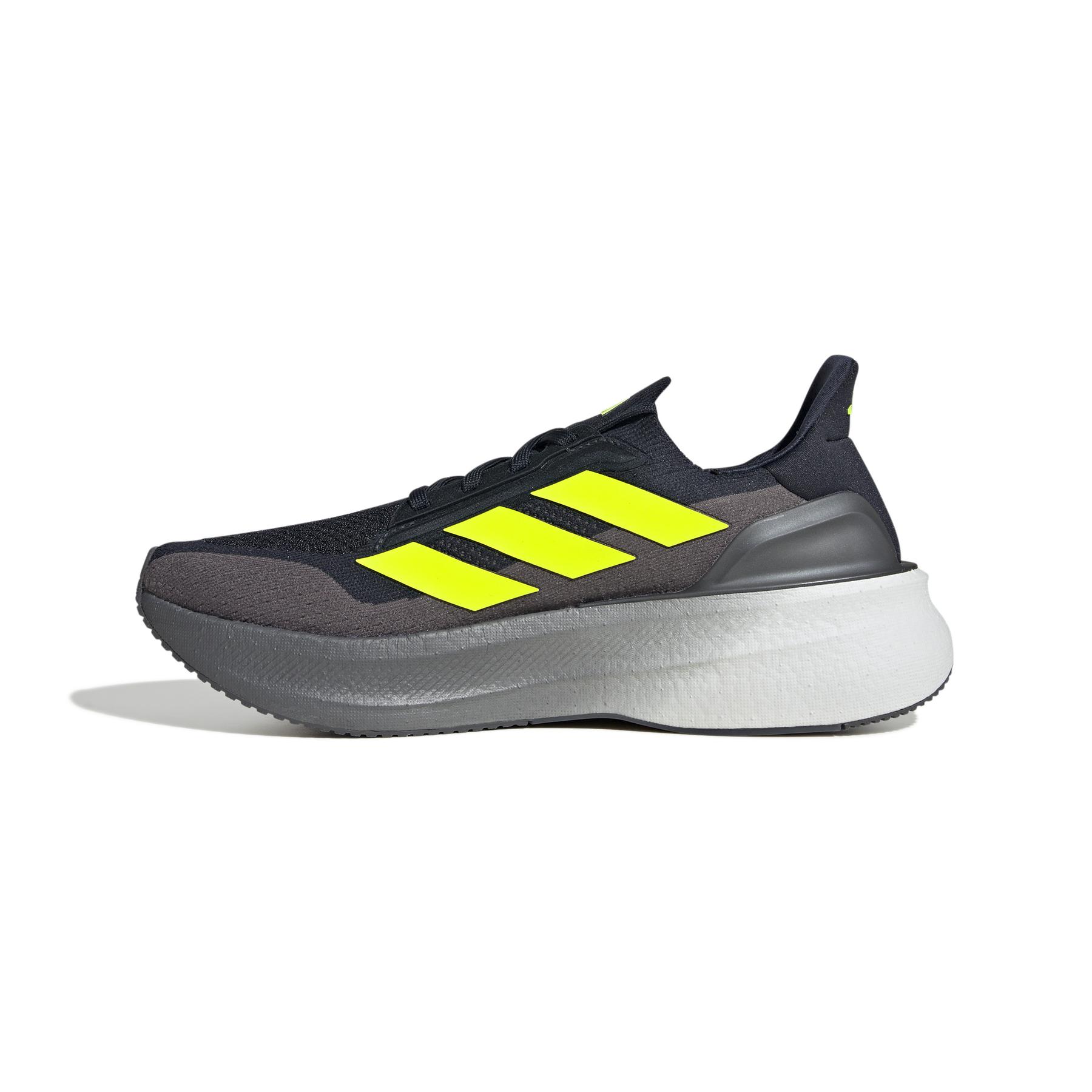 product/a/d/adidas_jh9034_5_footwear_photography_side_medial_center_view_white-nw091625.jpg