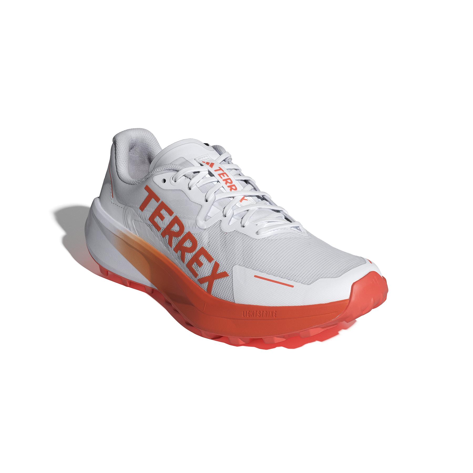 product/a/d/adidas_ji0951_6_footwear_photography_front_lateral_top_view_white.jpg