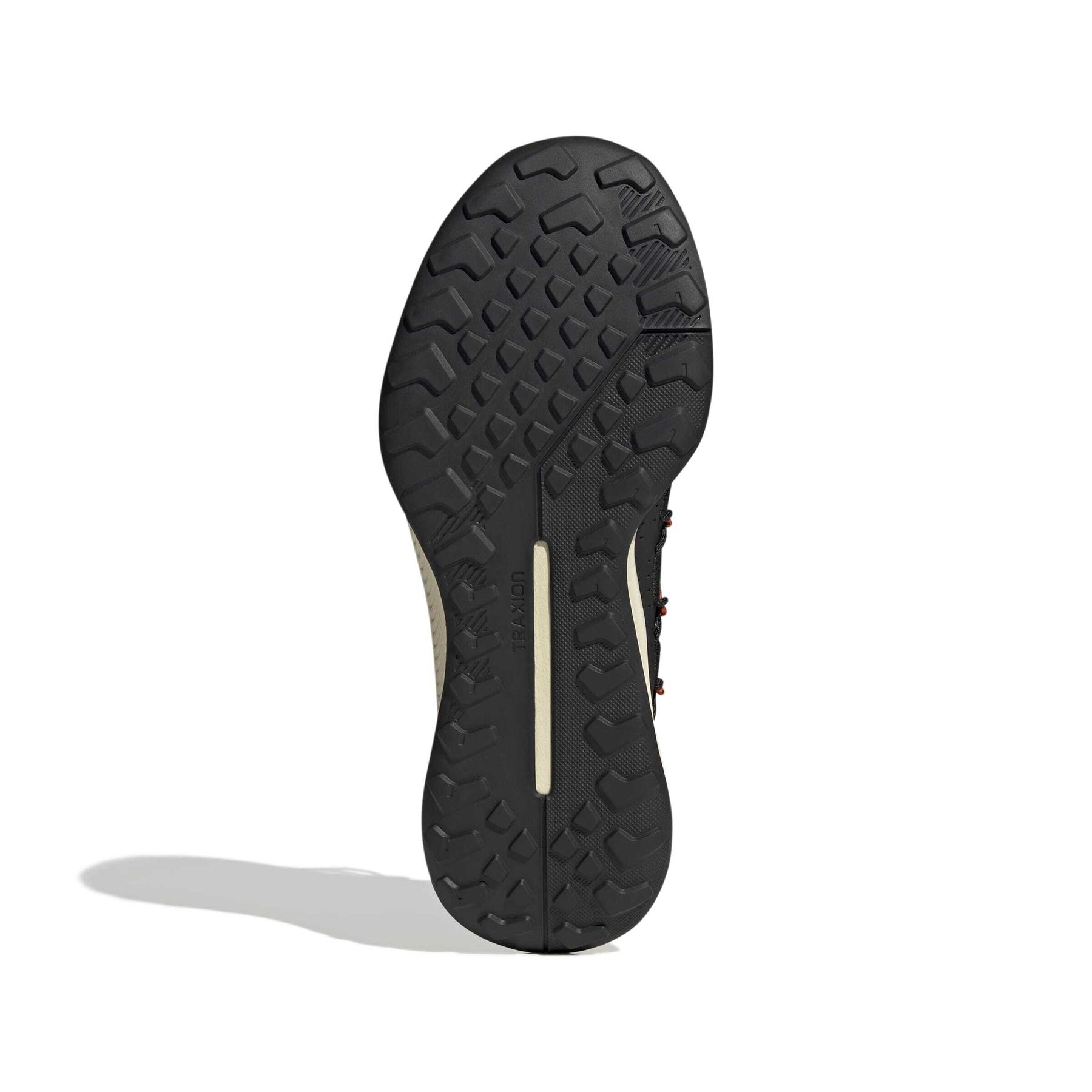 product/a/d/adidas_ji1029_4_footwear_photography_bottom_view_white-nw091625.jpg