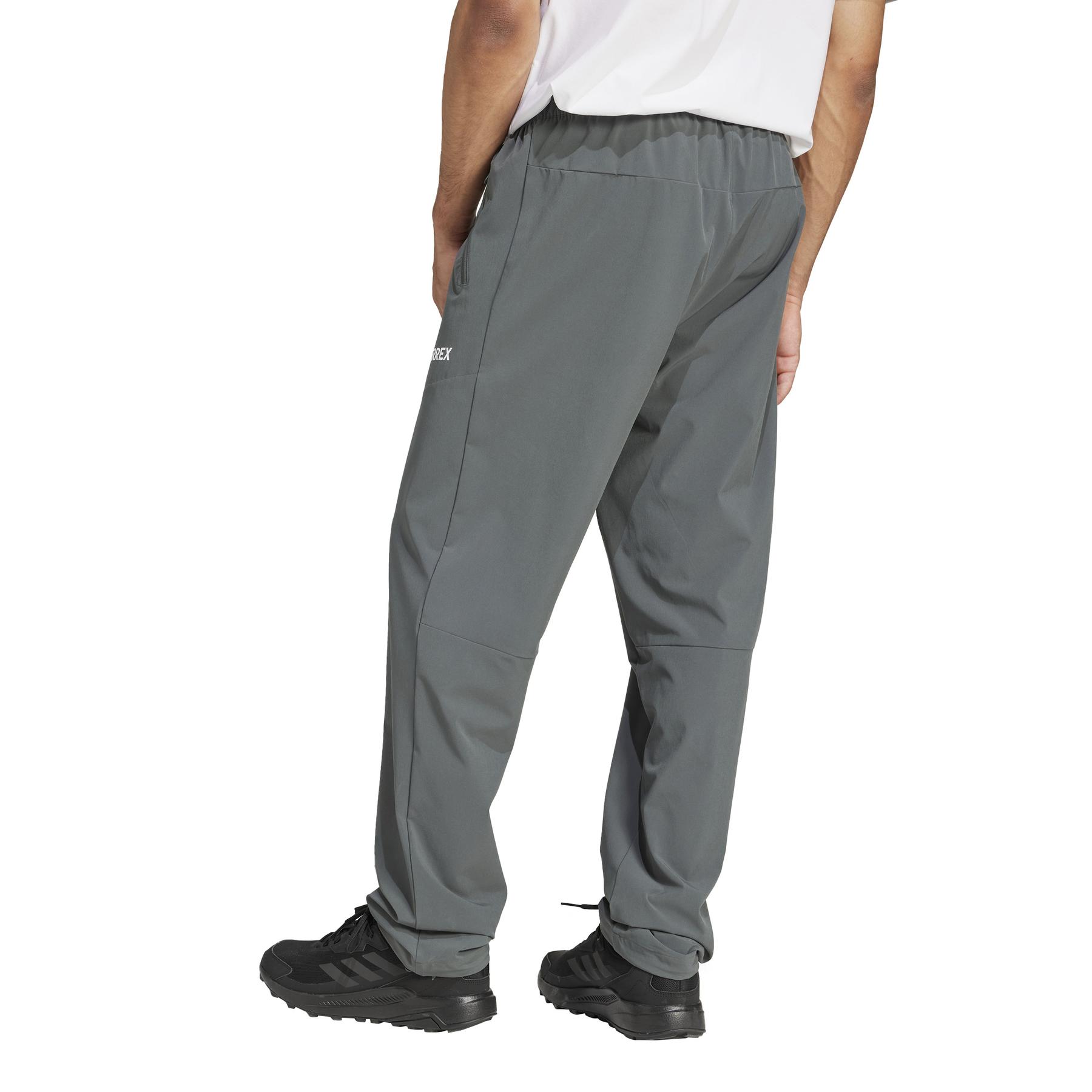 product/a/d/adidas_jp0814_legivy_3.jpg
