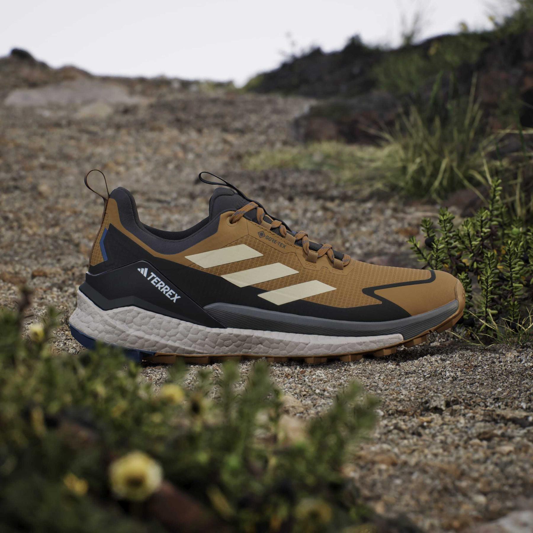 product/a/d/adidas_jp5611_16_footwear_photography_heromrktng_view_3-nw091625.jpg