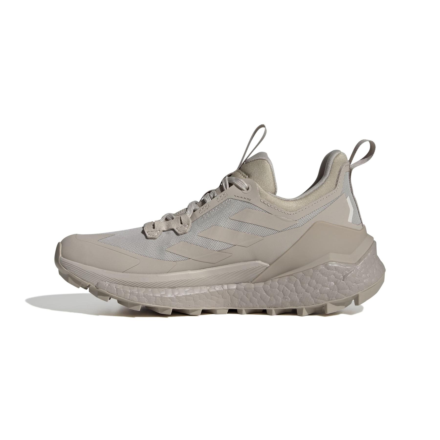 product/a/d/adidas_jp5612_5_footwear_photography_side_medial_center_view_white-nw091625.jpg