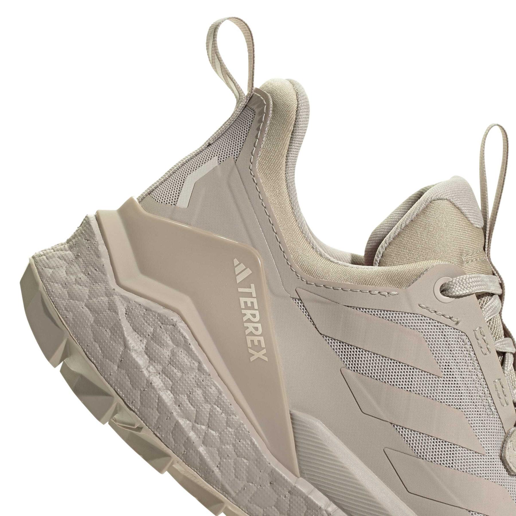 product/a/d/adidas_jp5612_9_footwear_photography_detail_view_2_white-nw091625.jpg