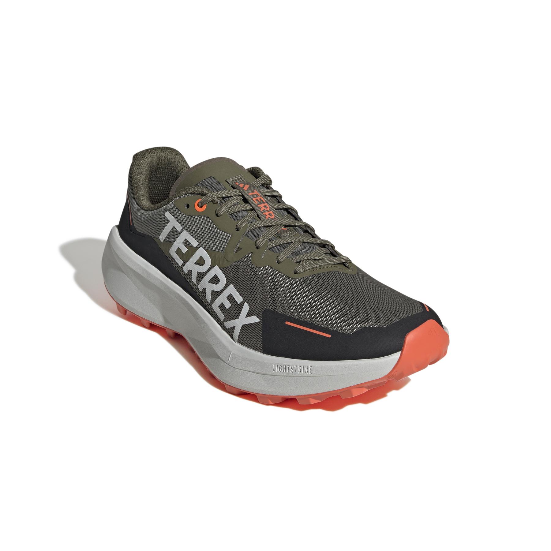 product/a/d/adidas_jp7254_6_footwear_photography_front_lateral_top_view_white.jpg