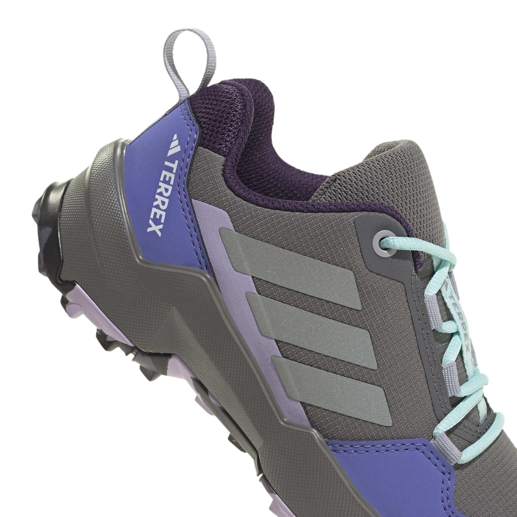 product/a/d/adidas_jq0633_9_footwear_photography_detail_view_2_white-nw091625.jpg