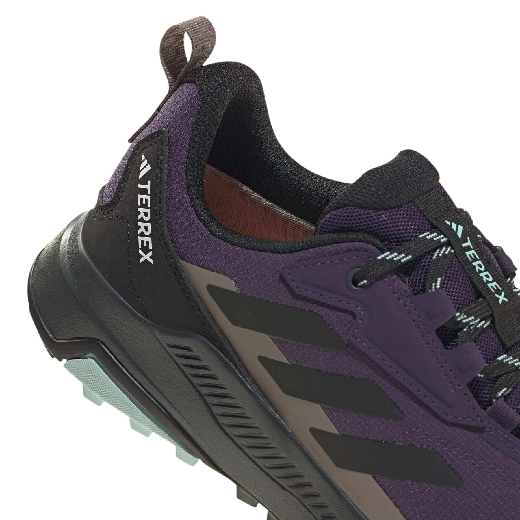 product/a/d/adidas_jq1613_8_footwear_photography_detail_view_1_white-nw091625.jpg