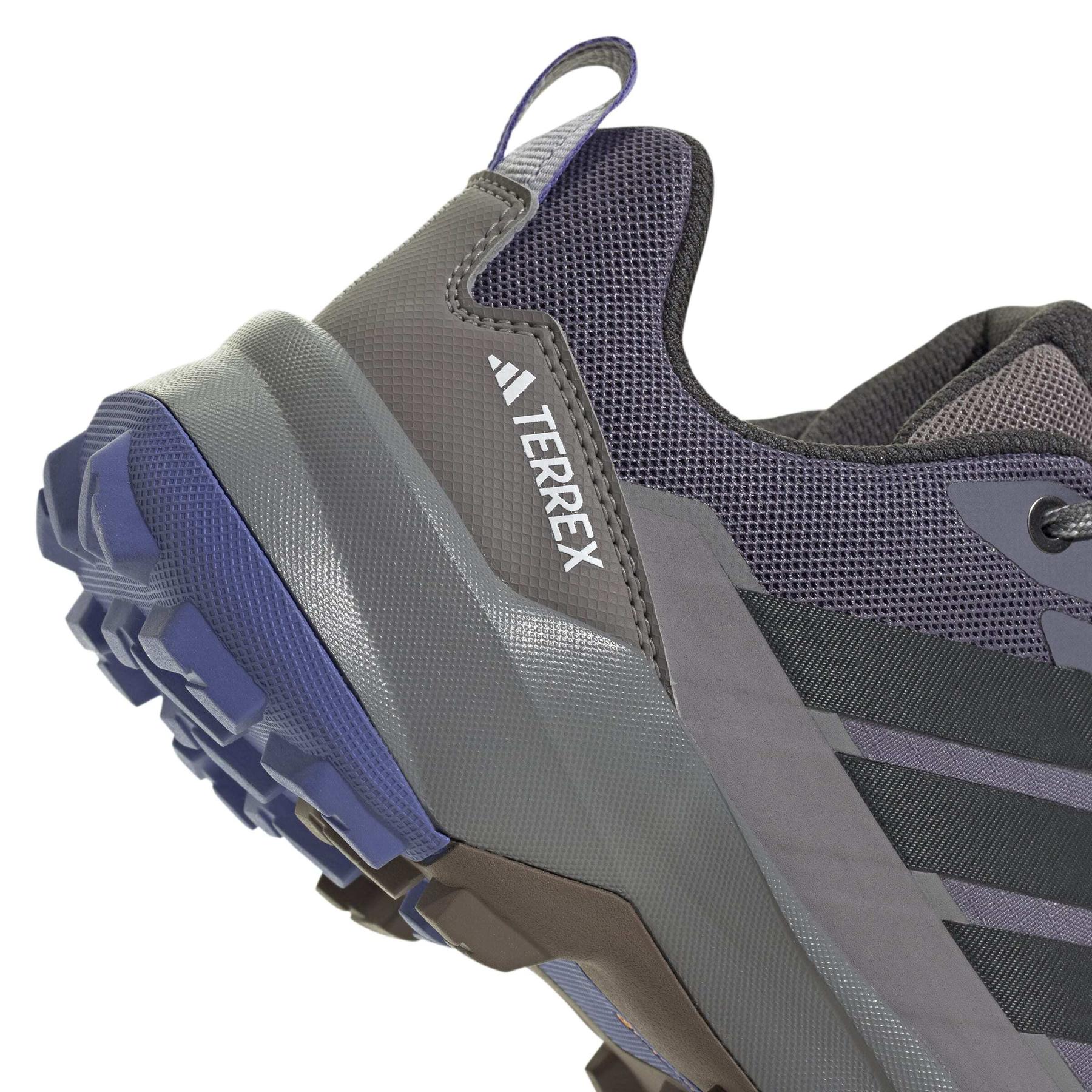 product/a/d/adidas_jq2223_8_footwear_photography_detail_view_1_white-nw091625.jpg