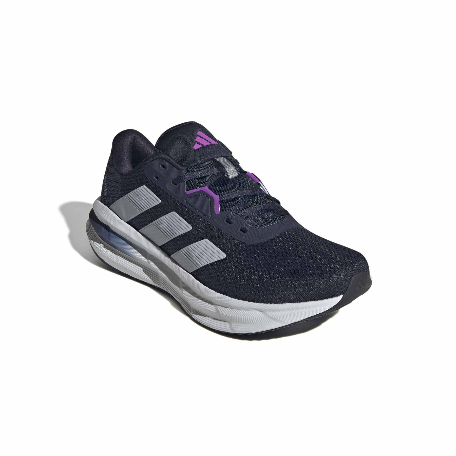 product/a/d/adidas_jq2621_6_footwear_photography_front_lateral_top_view_white-nw091625.jpg