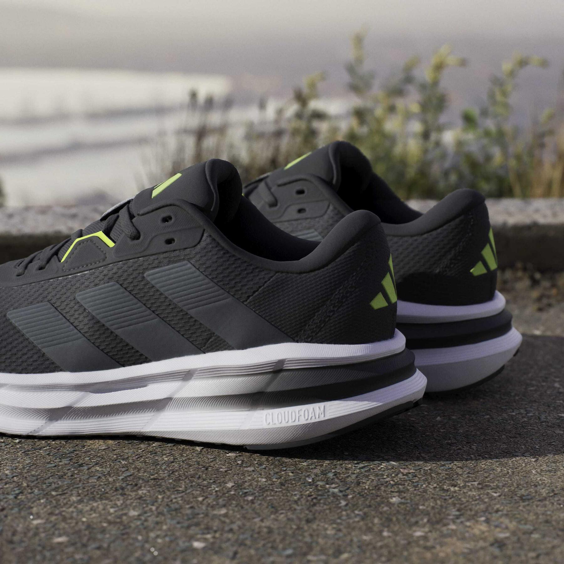 product/a/d/adidas_jq2625_21_footwear_photography_heromrktng_view_10-nw091625.jpg