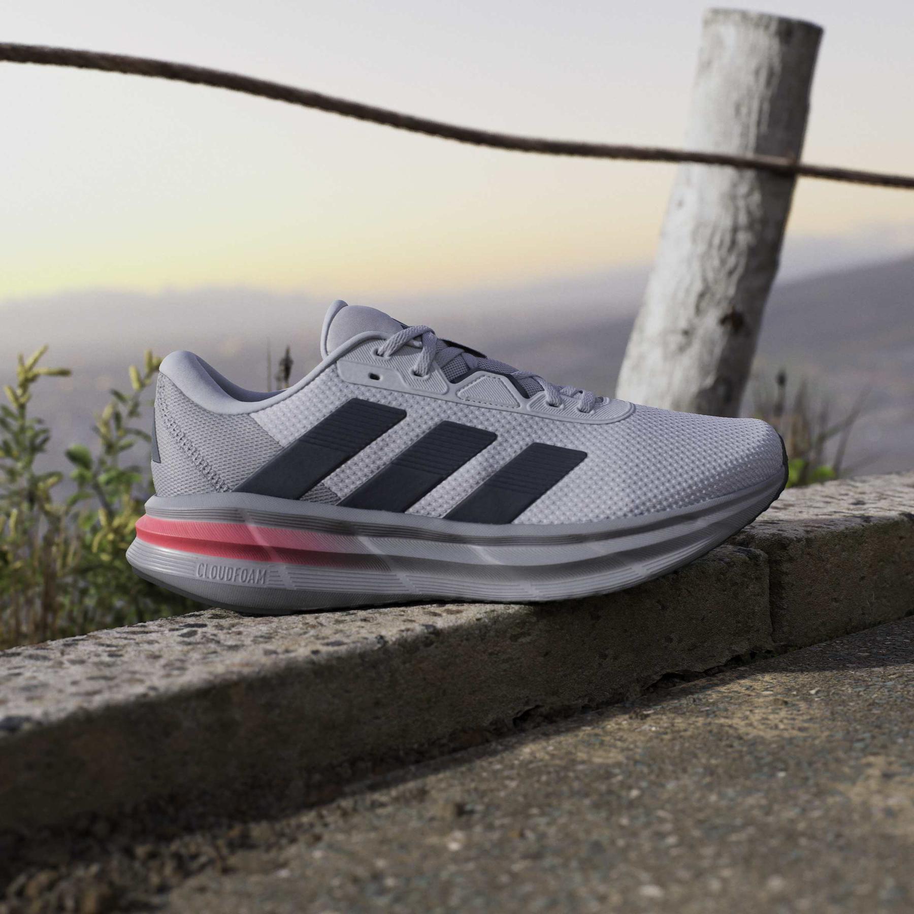 product/a/d/adidas_jq2626_15_footwear_photography_heromrktng_view_3-nw091625.jpg