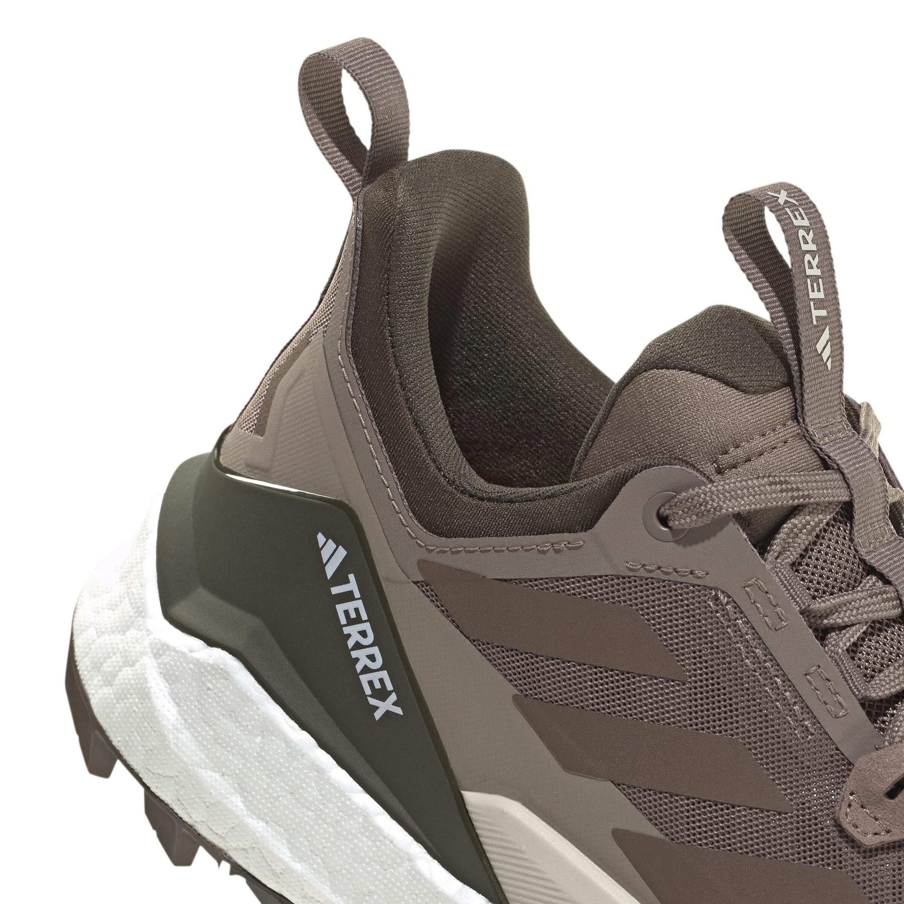 product/a/d/adidas_jq9906_8_footwear_photography_detail_view_1_white-nw091625.jpg