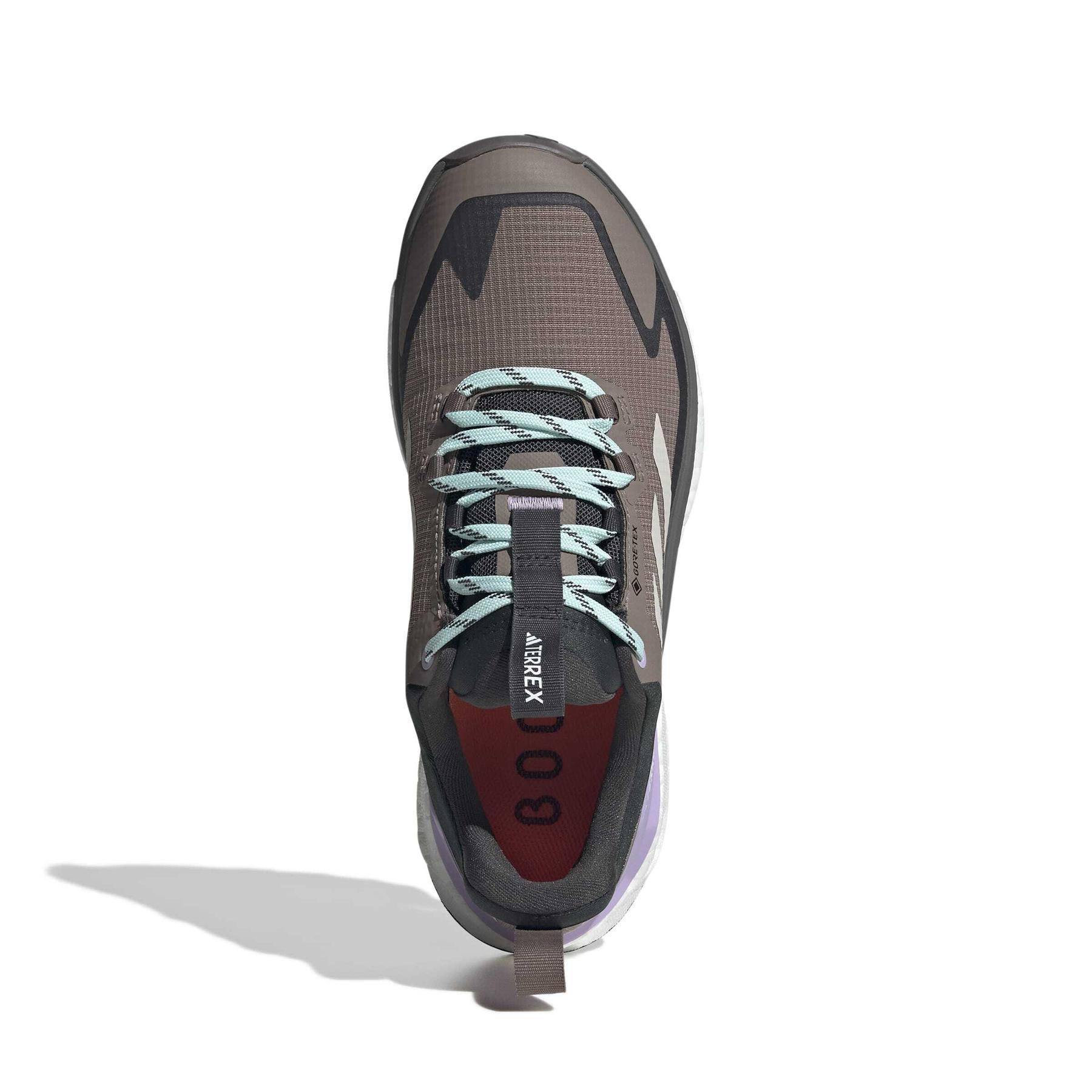 product/a/d/adidas_jq9912_3_footwear_photography_top_portrait_view_white-nw091625.jpg