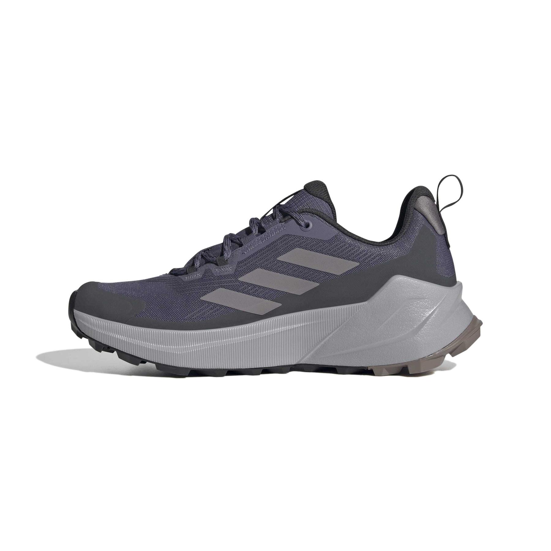 product/a/d/adidas_jq9922_5_footwear_photography_side_medial_center_view_white-nw091625.jpg