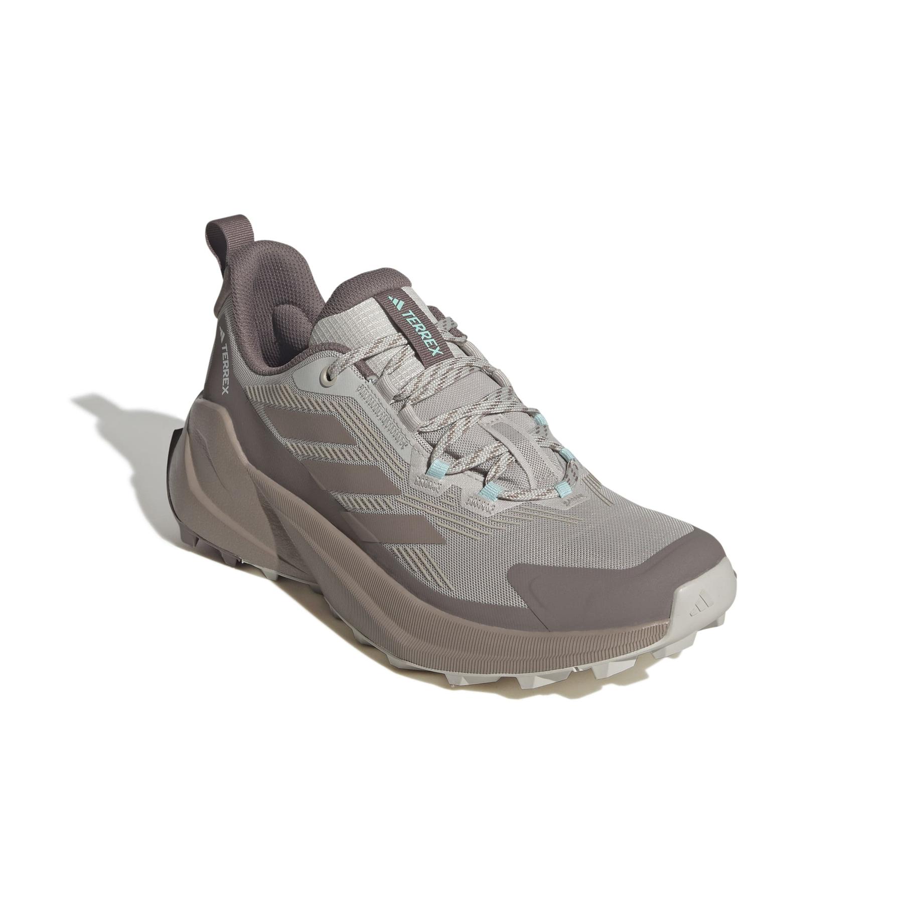 product/a/d/adidas_jq9923_6_footwear_photography_front_lateral_top_view_white-nw091625.jpg