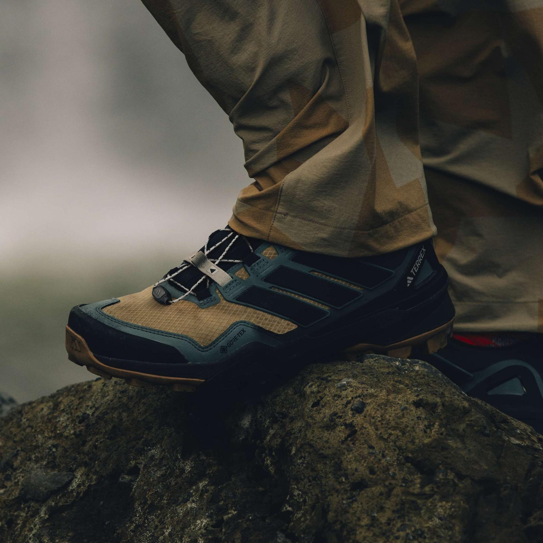 product/a/d/adidas_jq9929_15_footwear_photography_heromrktng_view_3-072925nw.jpg