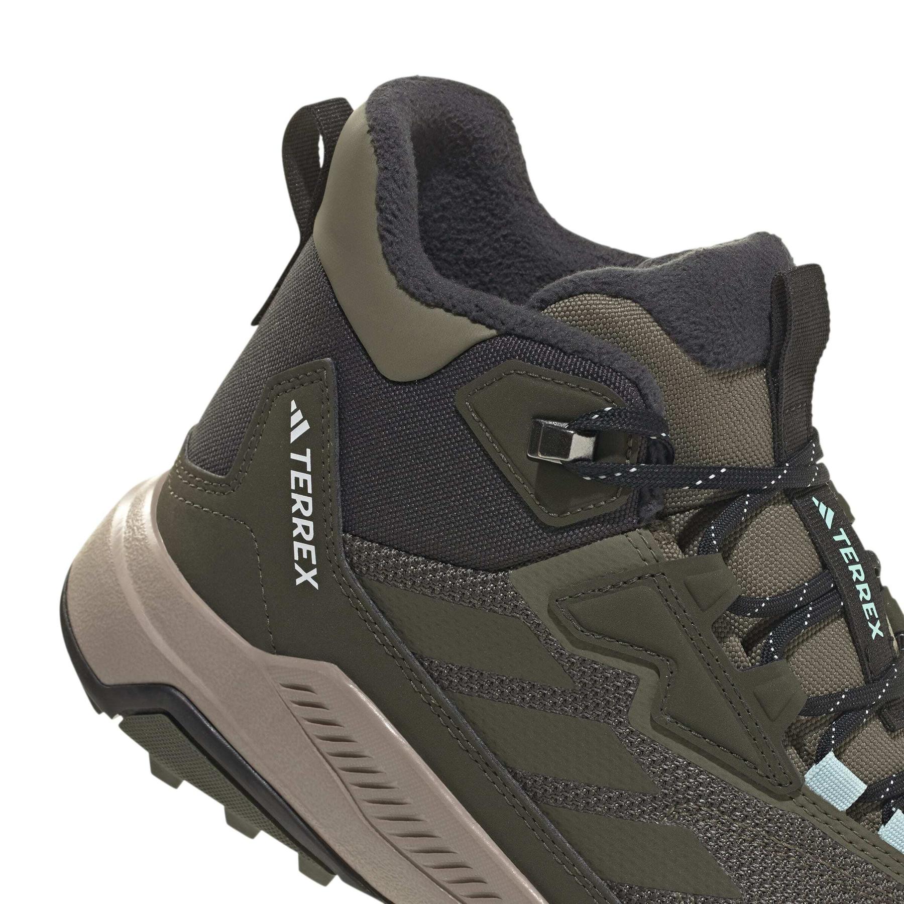product/a/d/adidas_jq9951_8_footwear_photography_detail_view_1_white-nw091625.jpg