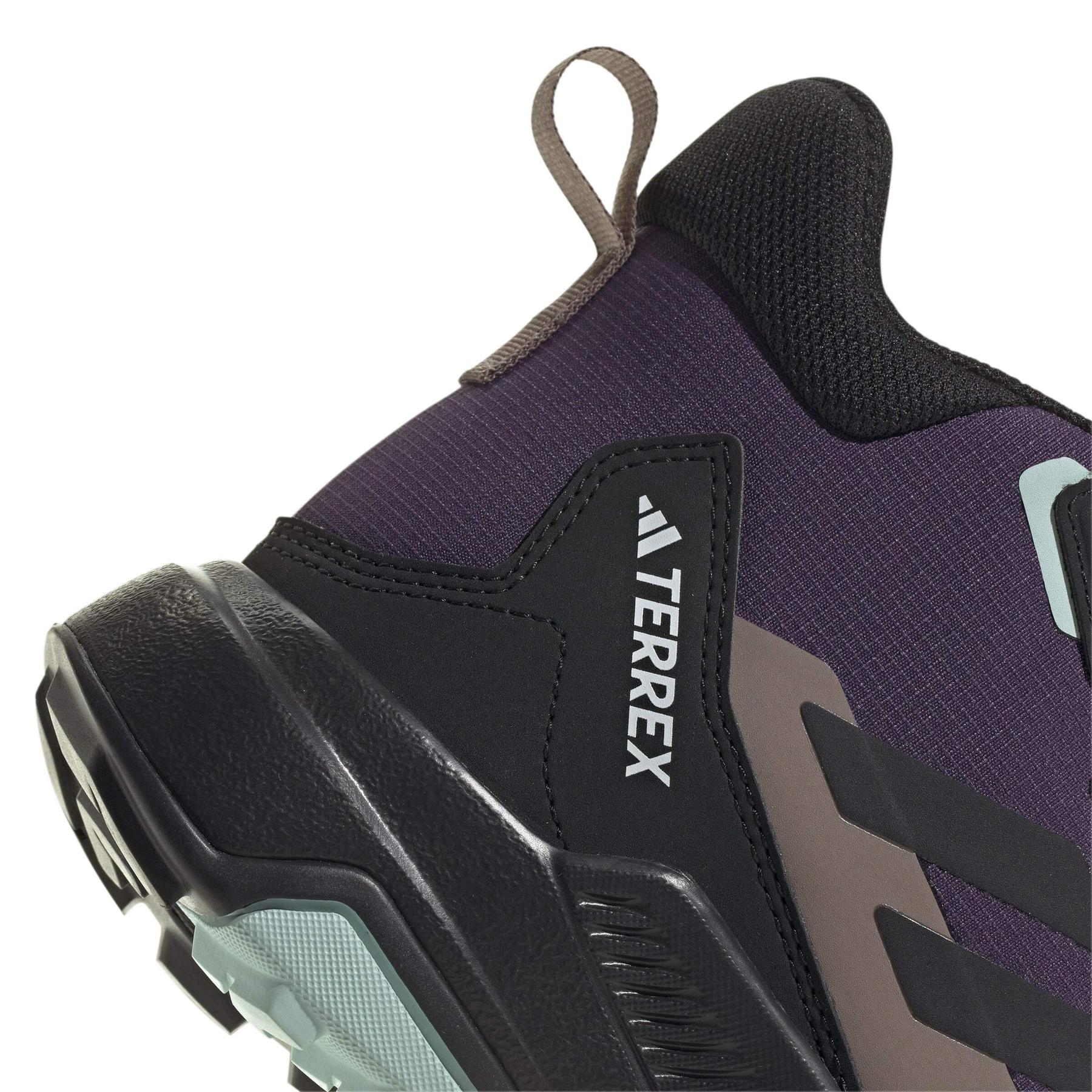 product/a/d/adidas_jq9966_8_footwear_photography_detail_view_1_white-nw091625.jpg