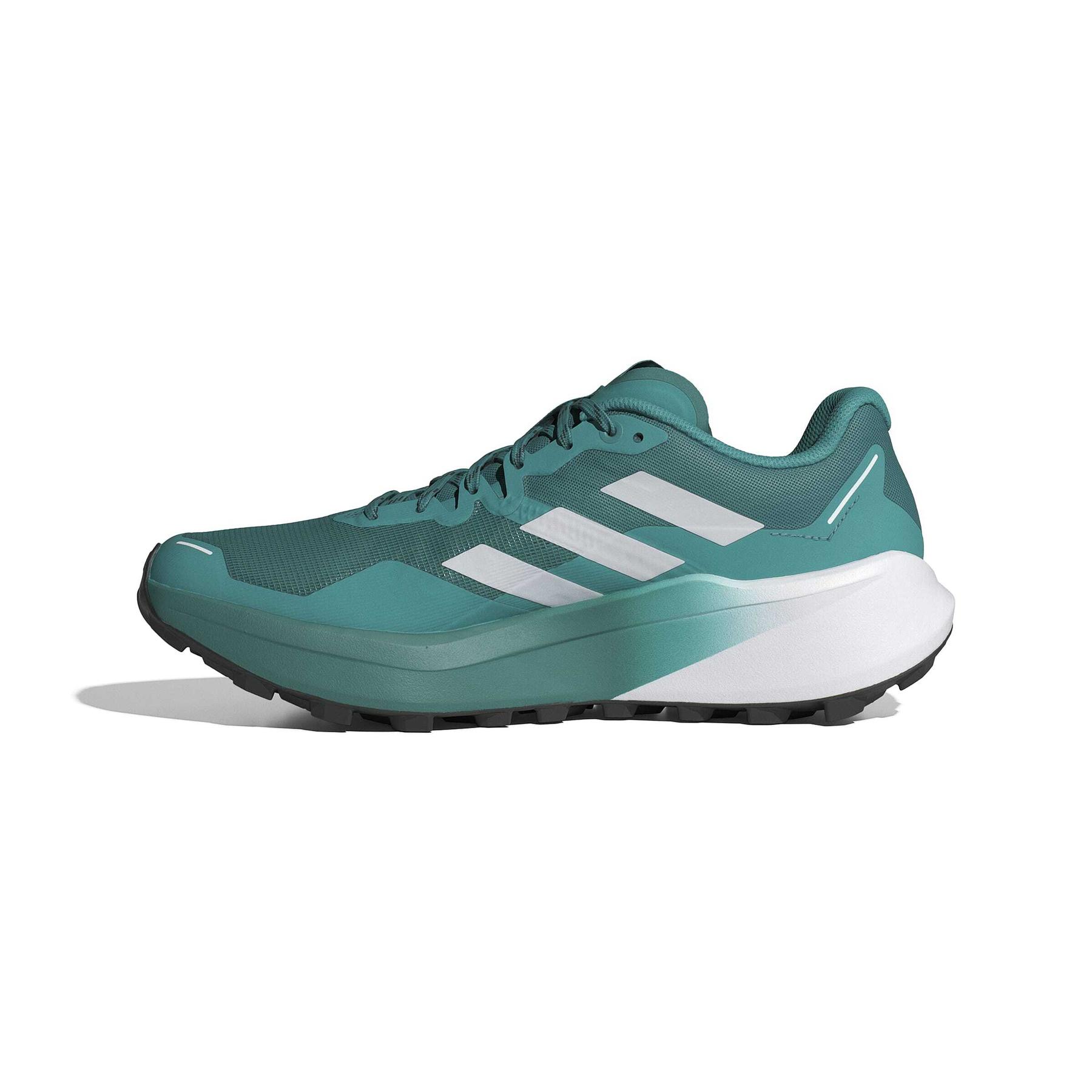 product/a/d/adidas_jr5243_5_footwear_photography_side_medial_center_view_white-nw091725.jpg