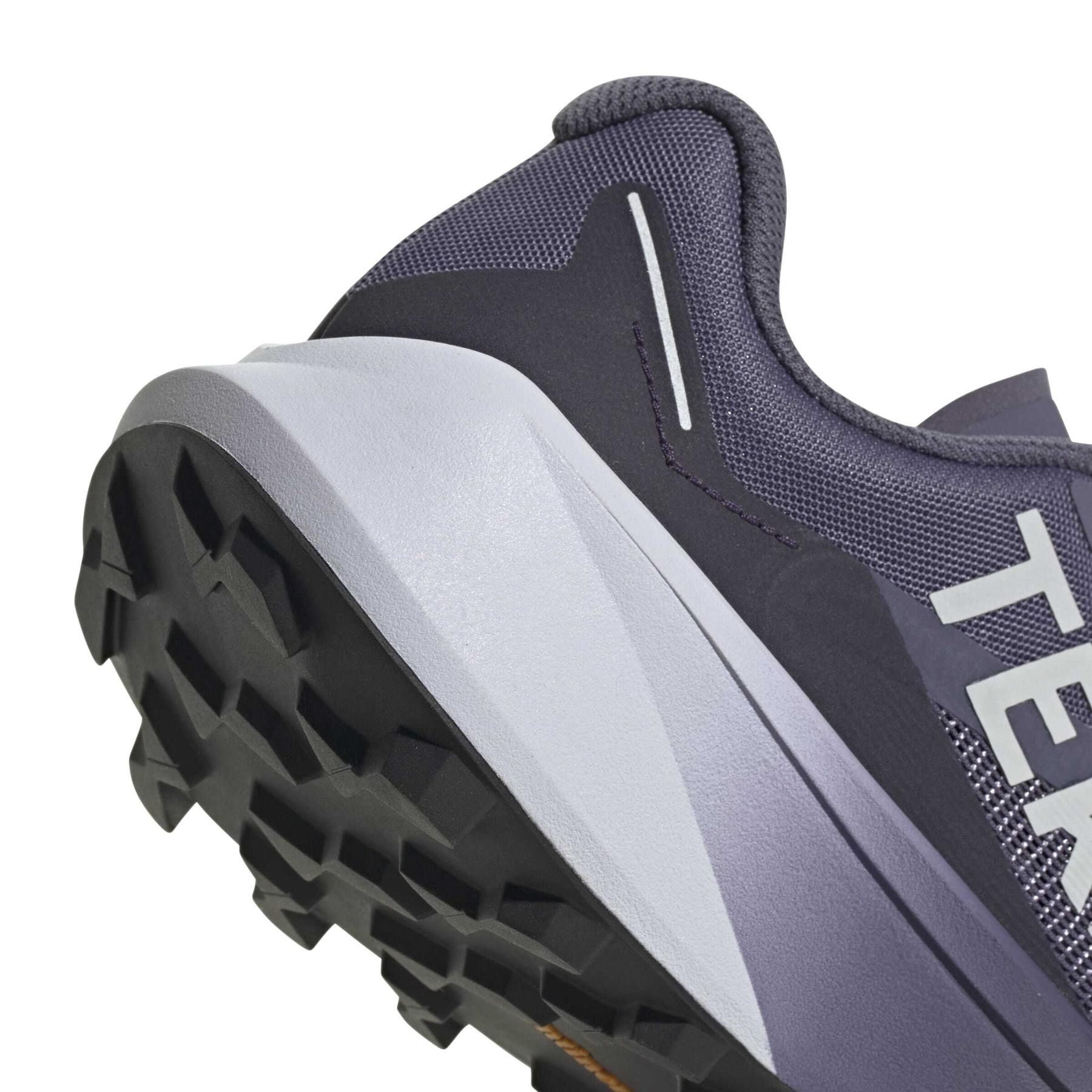 product/a/d/adidas_jr5251_9_footwear_photography_detail_view_2_white-nw091725.jpg