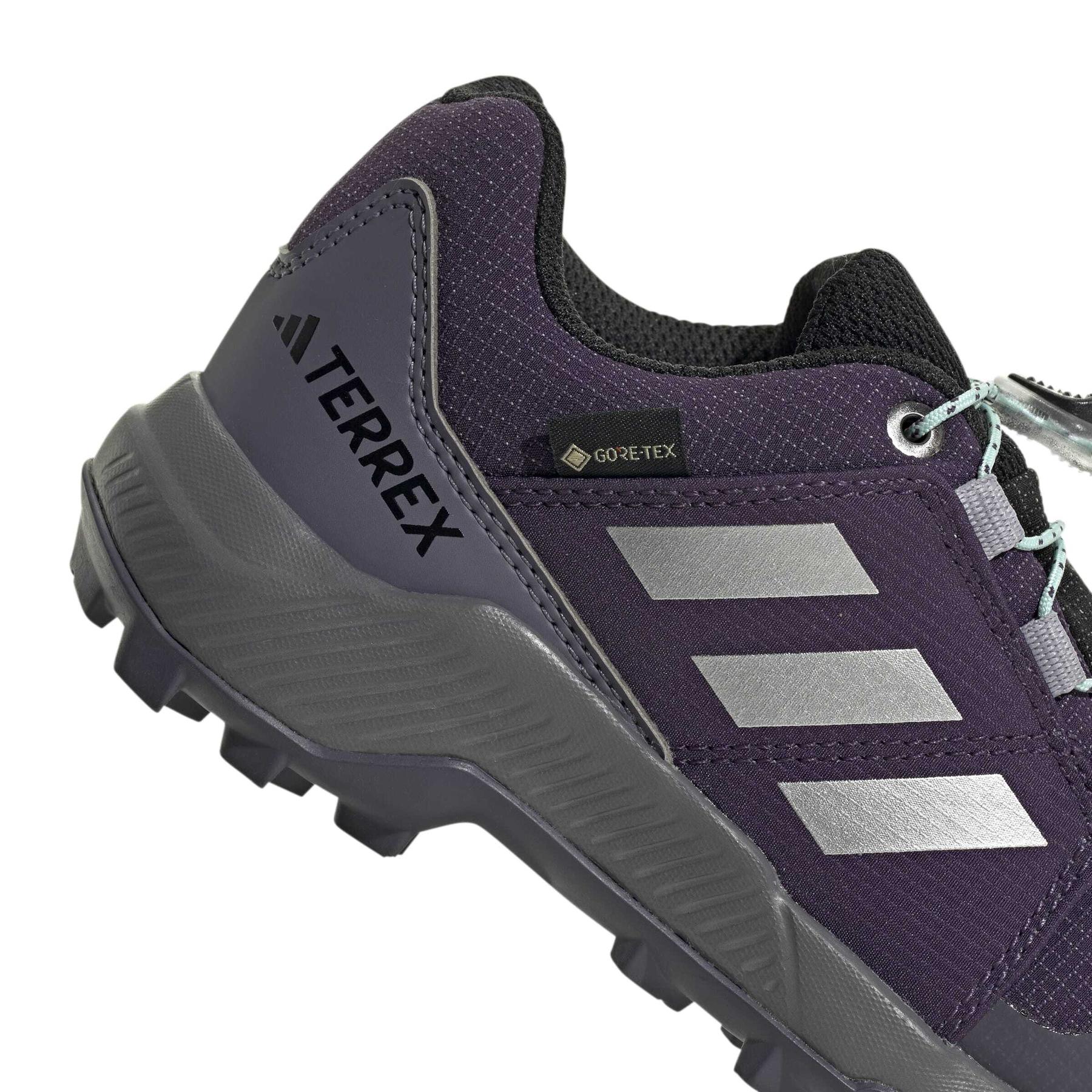 product/a/d/adidas_js2930_9_footwear_photography_detail_view_2_white-nw091725.jpg
