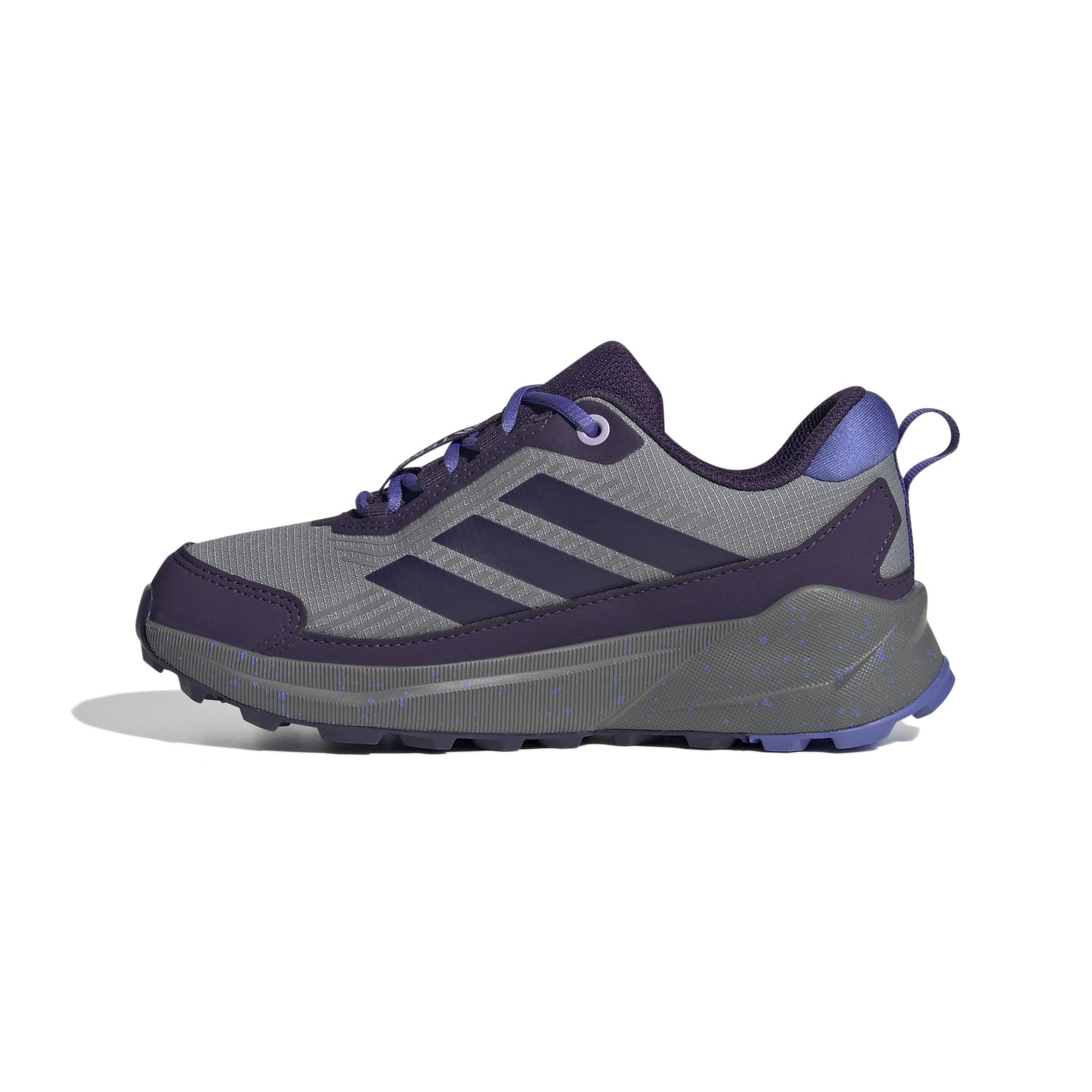product/a/d/adidas_js2939_5_footwear_photography_side_medial_center_view_white-nw091725.jpg
