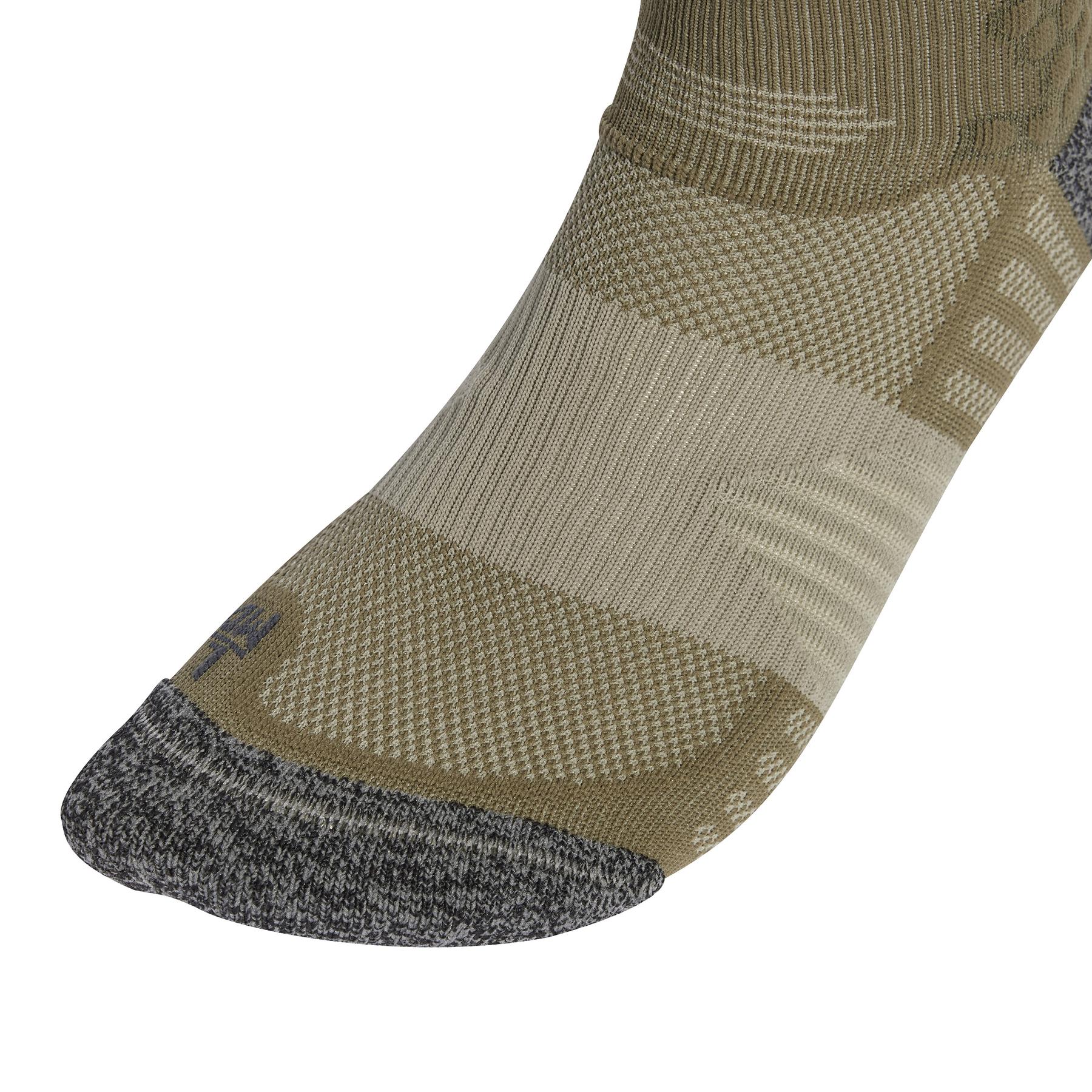 product/a/d/adidas_jv5932_olistr-silpeb-carbon_3.jpg