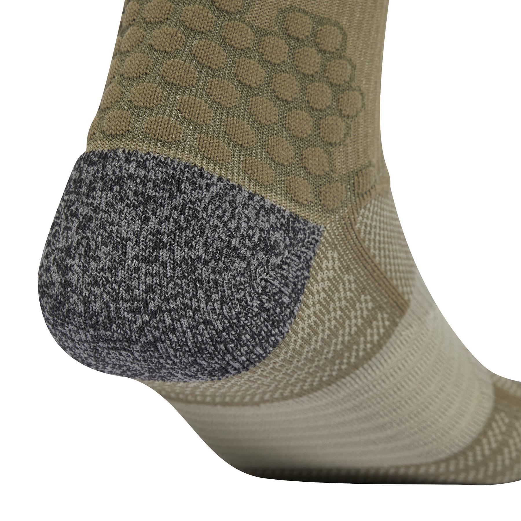product/a/d/adidas_jv5932_olistr-silpeb-carbon_4.jpg