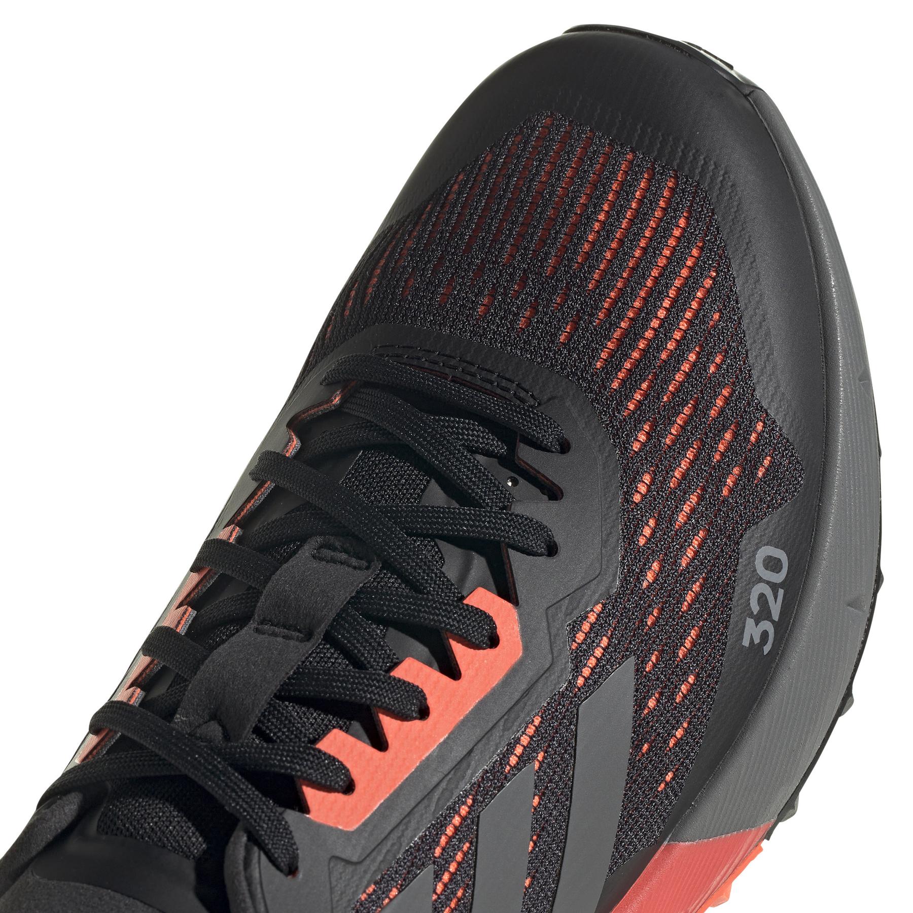 product/g/z/gz8887_9_footwear_photography_detail_view_2_white.jpg