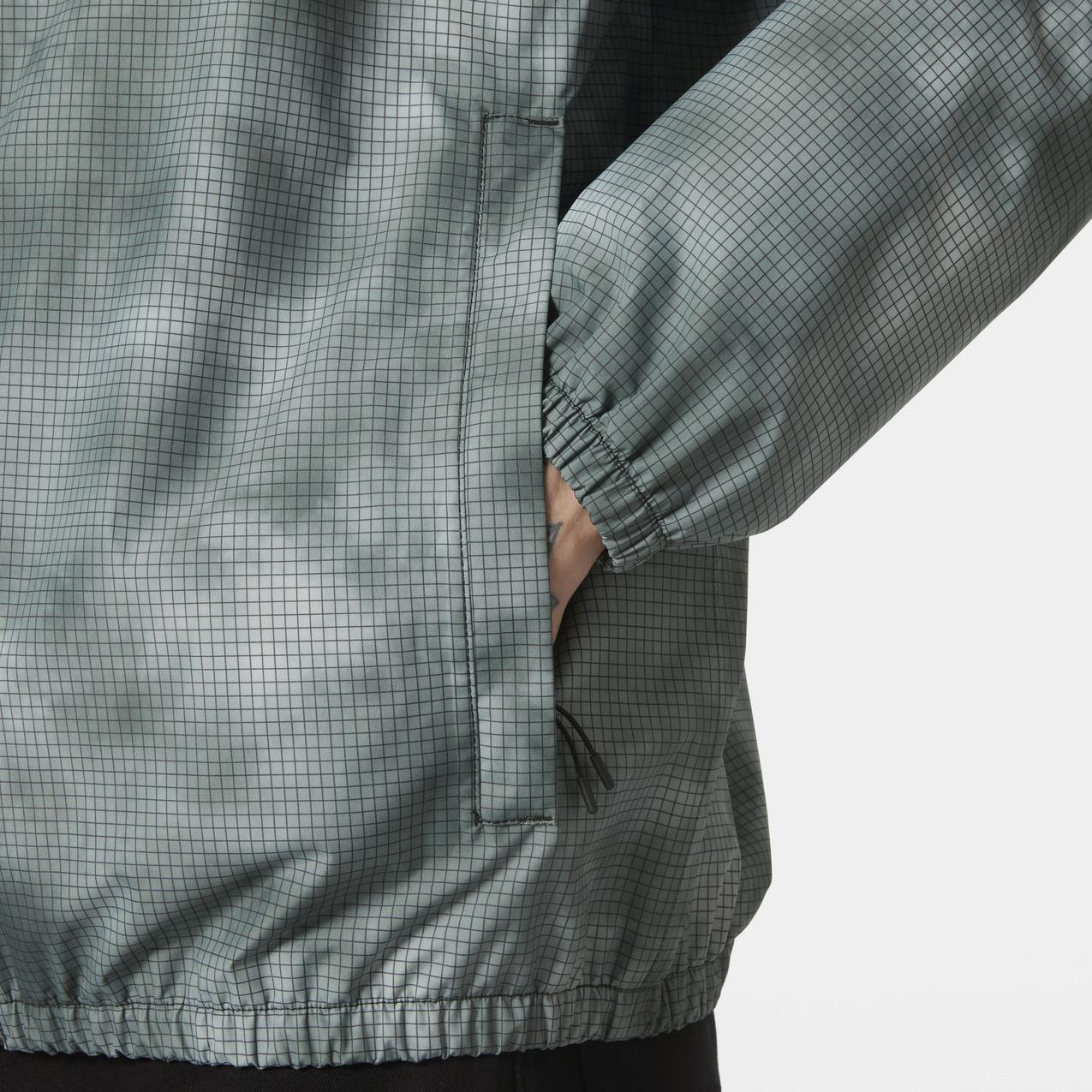 product/h/e/helly-hansen_54280-990_black-yu-spray-print-aop_3.jpg